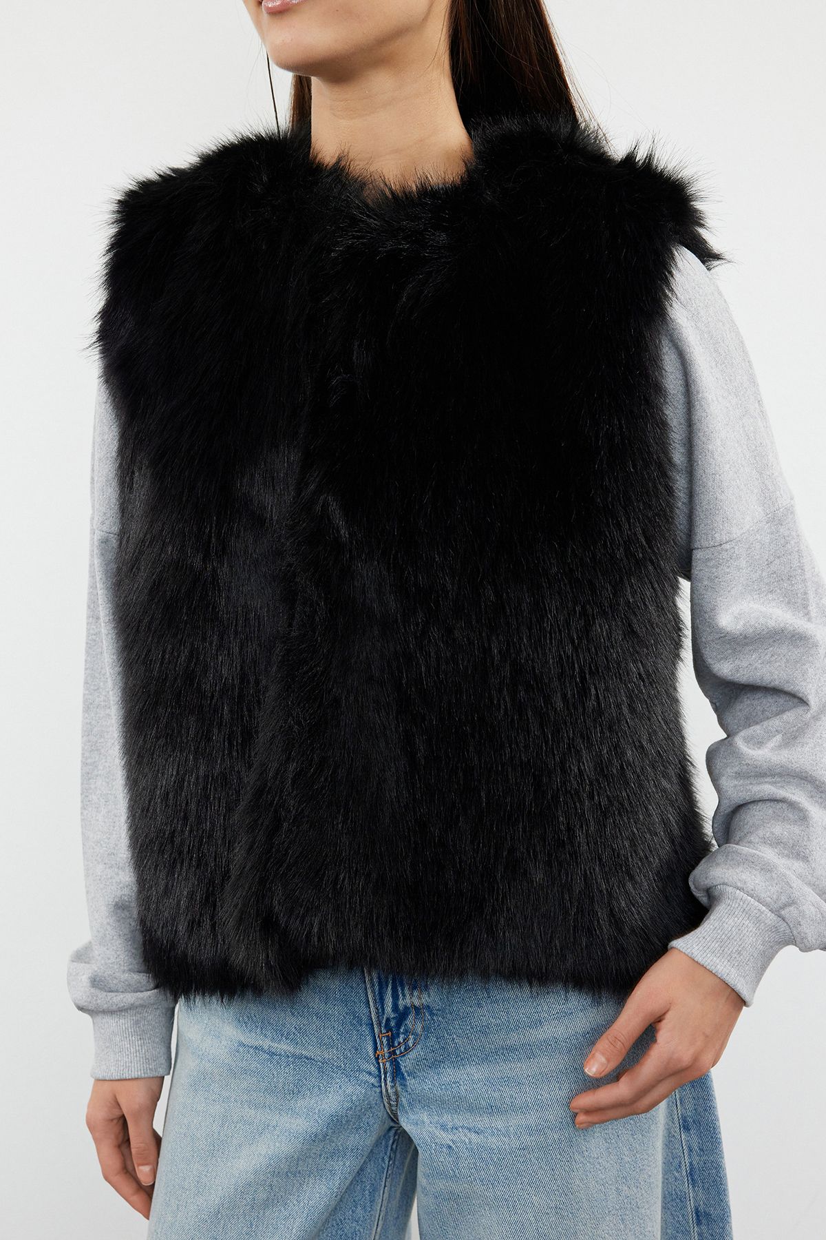 Trendyol Black Oversize Winter Fur Vest