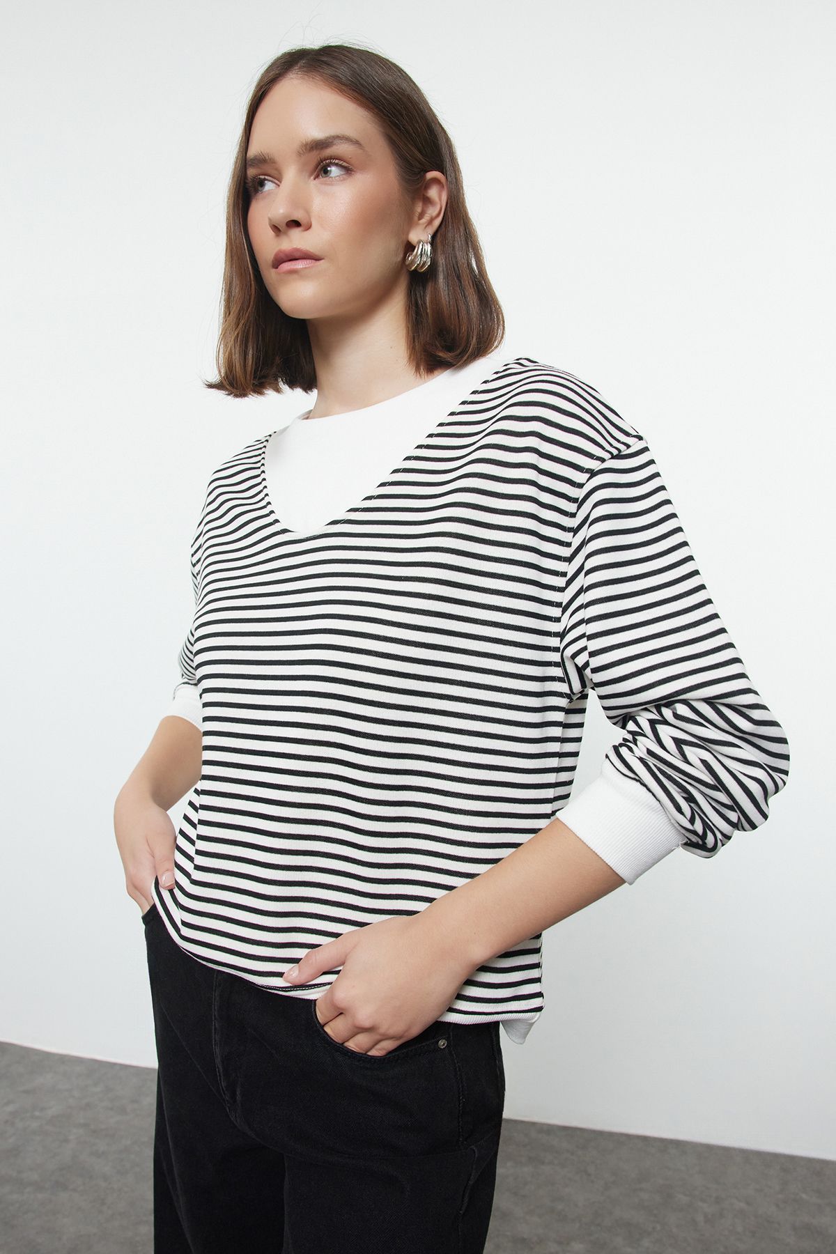 Trendyol Black Color Blocked Striped Oversize/Wide Fit Collar Thick Knitted Sweatshirt