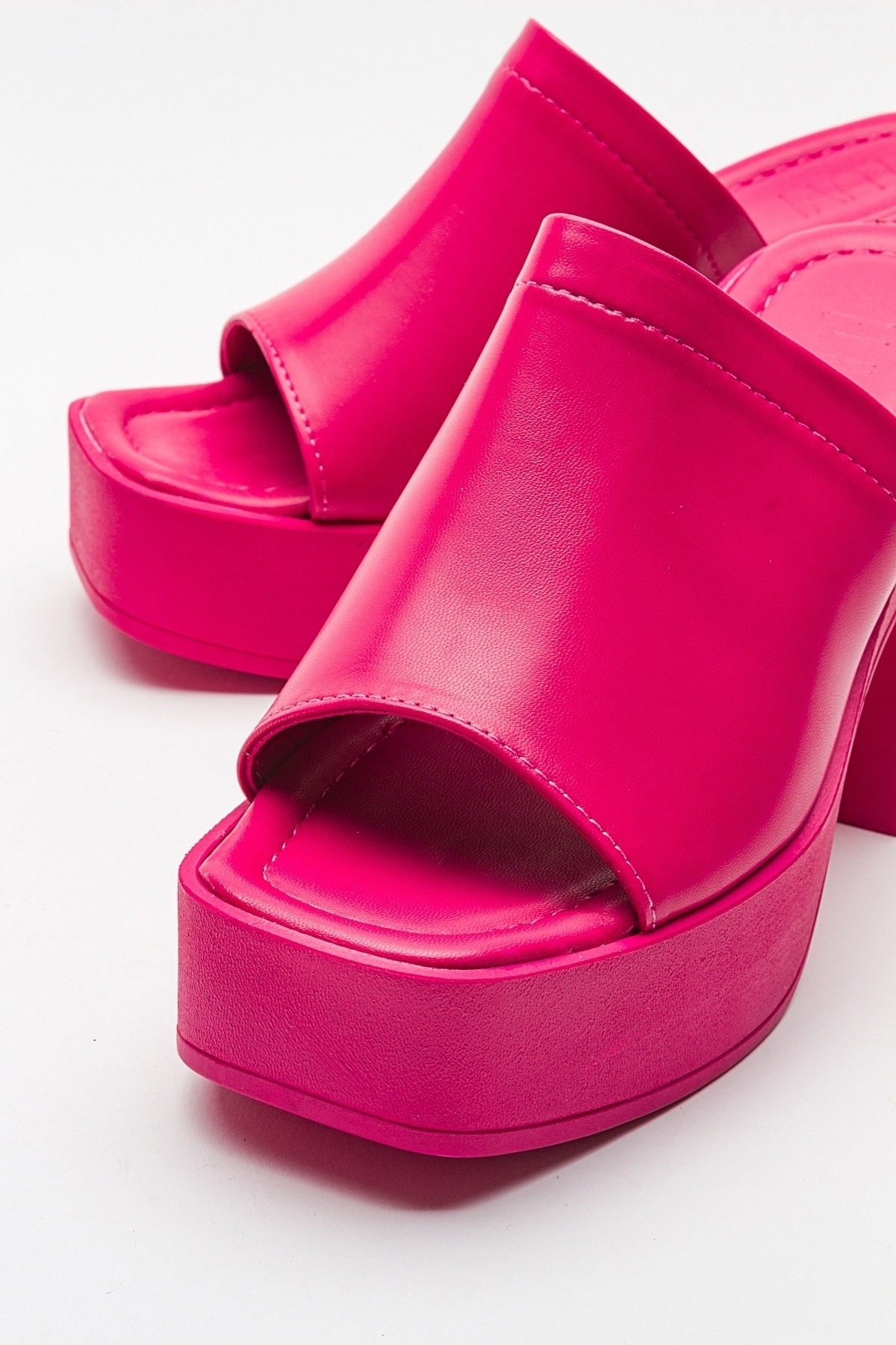 LuviShoes ANSER Women&#039;s Fuchsia Heeled Slippers