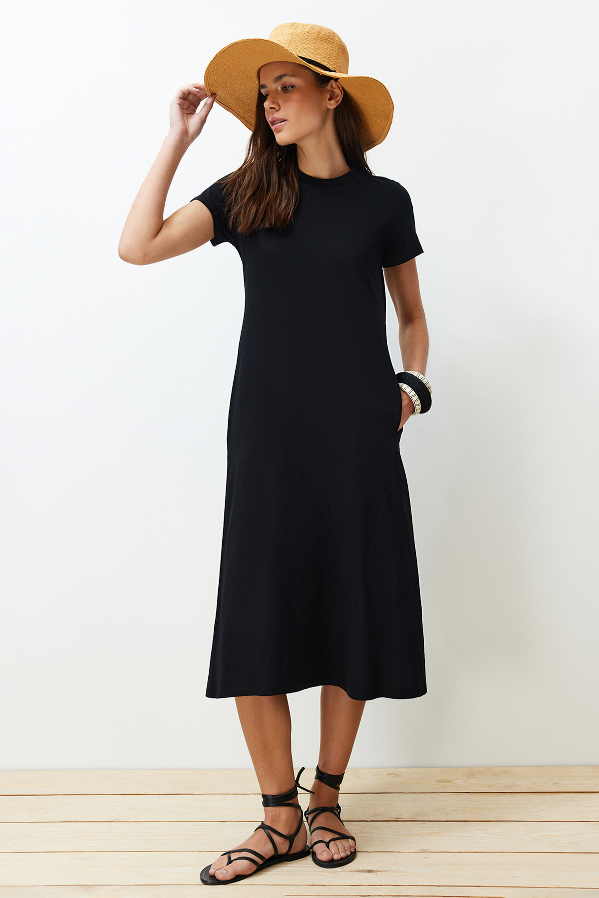 Trendyol Black Pocketed Premium Crew Neck A-Line Knitted Midi Dress