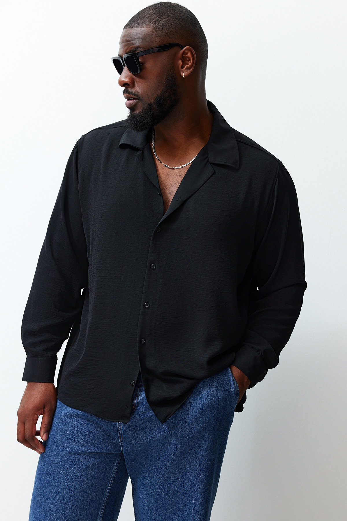 Levně Trendyol Black Regular Fit Fit Wide Collar Summer Linen Look Plus Size Shirt