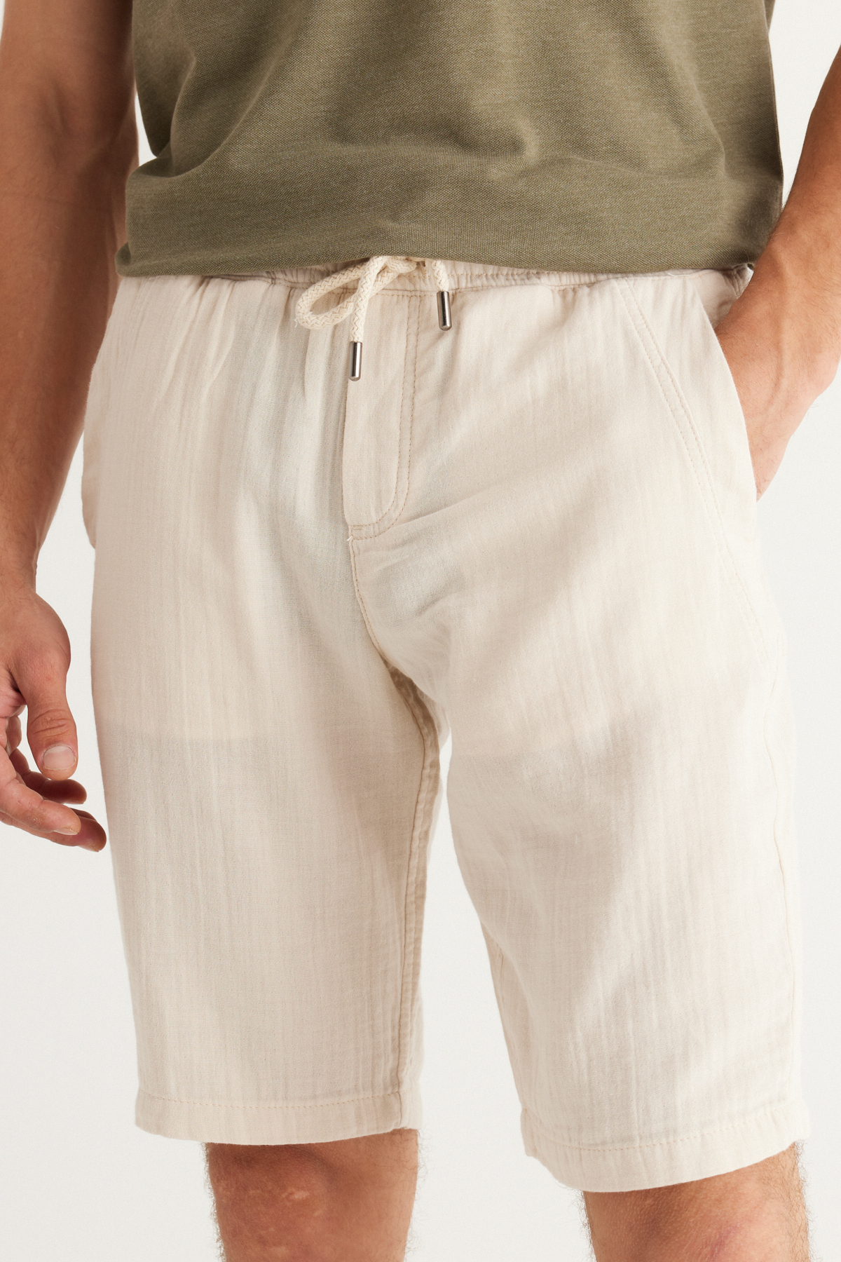 AC&Co / Altınyıldız Classics Men's Beige Slim Fit Slim Fit 100% Cotton Muslin Patterned Shorts With Side Pockets