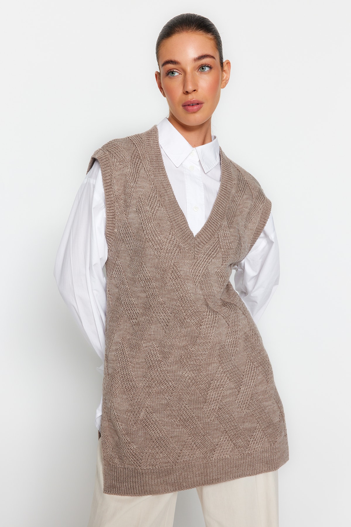 Levně Trendyol Mink pletený vzorovaný svetr s výstřihem do V
