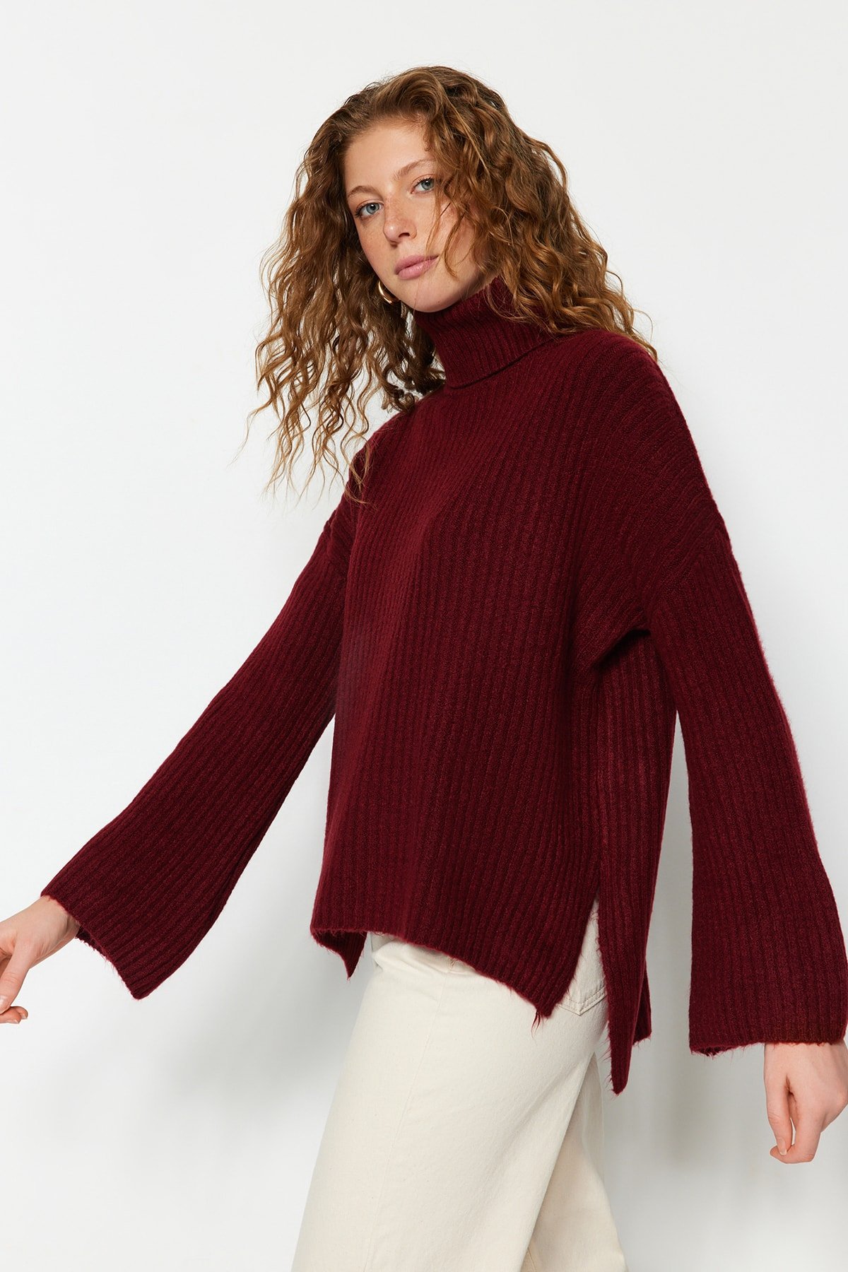 Trendyol Burgundy Wide Fit Měkký texturovaný pletený svetr s rolákem