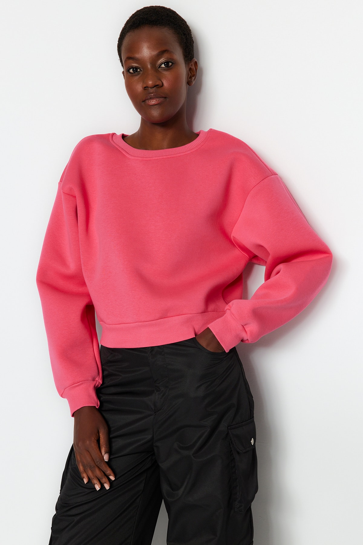 Trendyol Fuchsia Relaxed Cut Crop Basic Crew Neck Thick Fleece Inside Knitted Sweatshirt