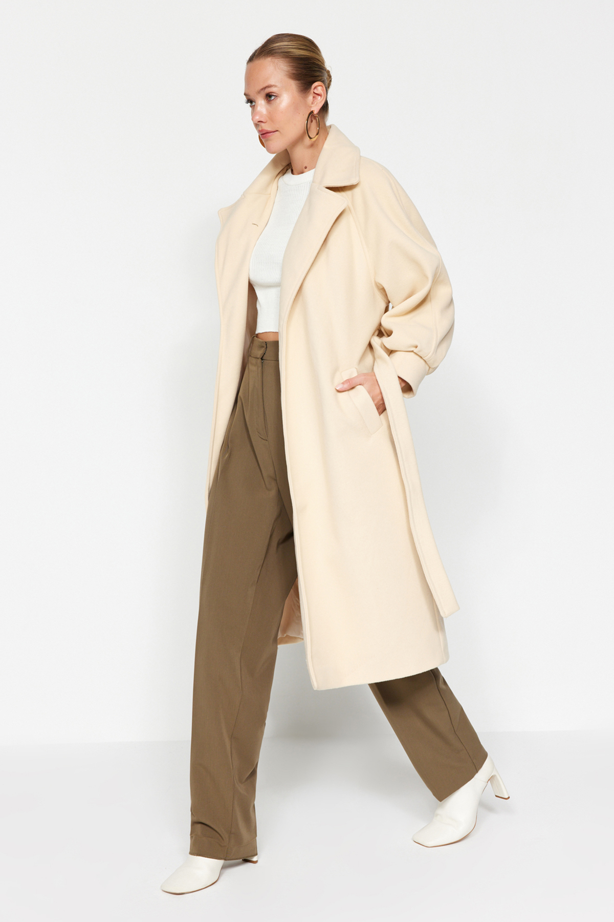 Levně Trendyol Oversized Ecru Oversized Wide-Cut Belted Balloon Sleeve Detail Long Stamped Coat