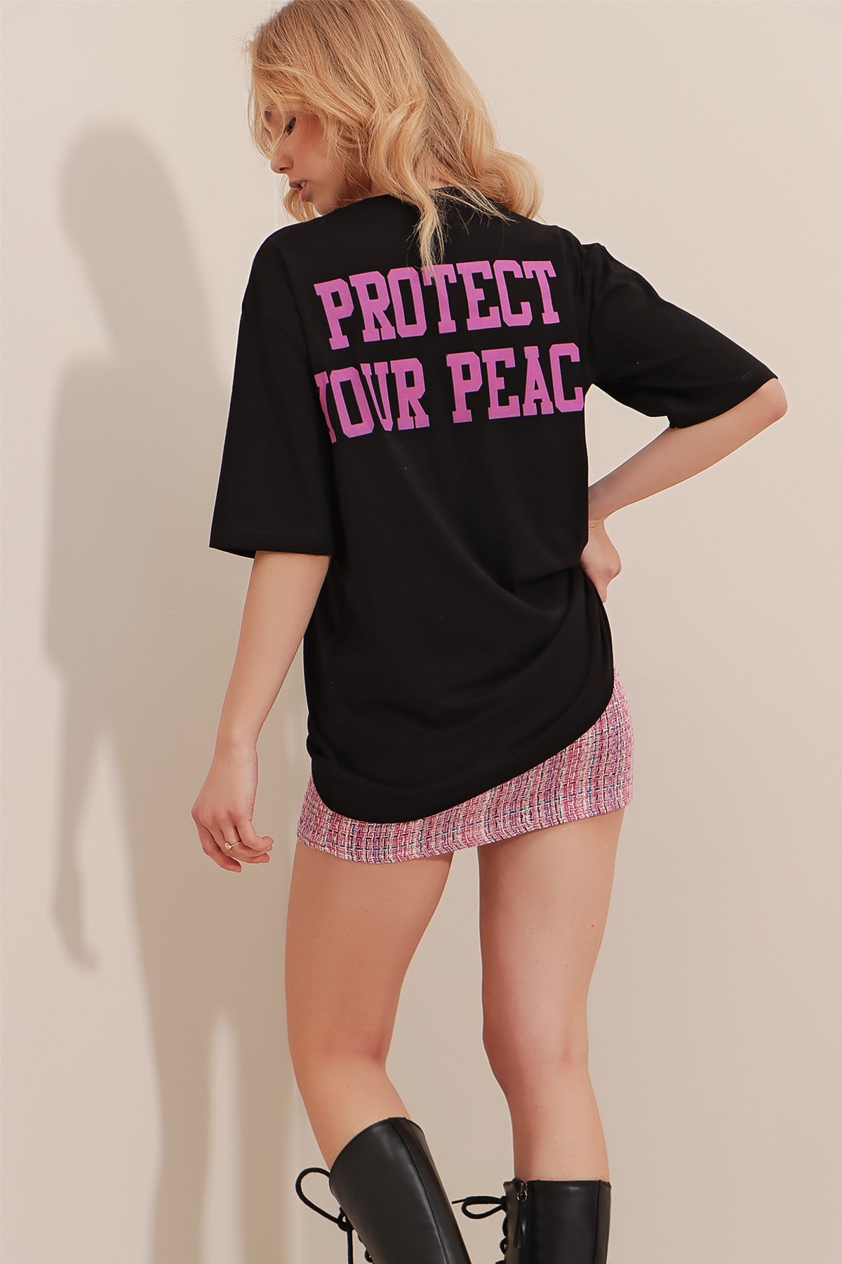 Levně Trend Alaçatı Stili Women's Black Crew Neck Printed Oversized Unisex T-Shirt