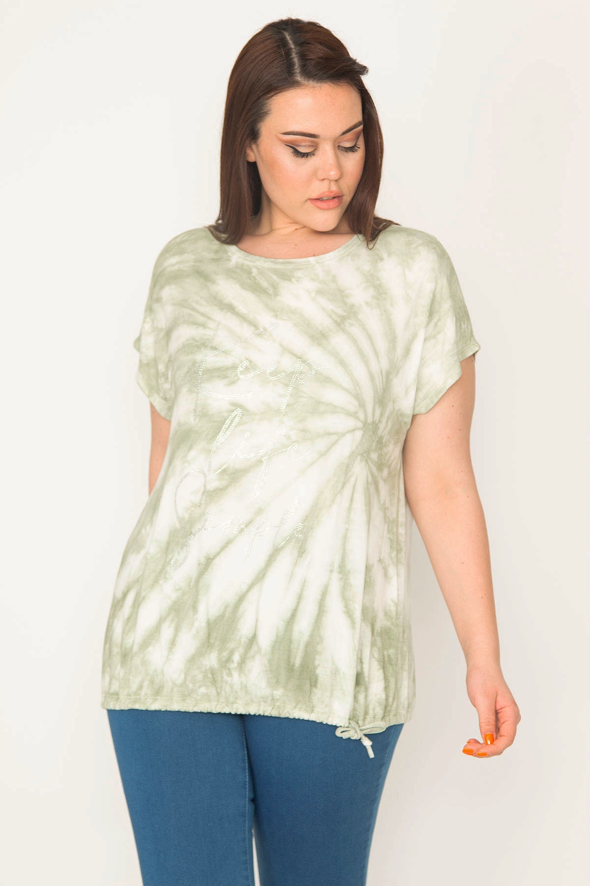 Levně Şans Women's Plus Size Green Tie Dye Patterned Blouse With Stones In The Front And Lace Up At The Hem