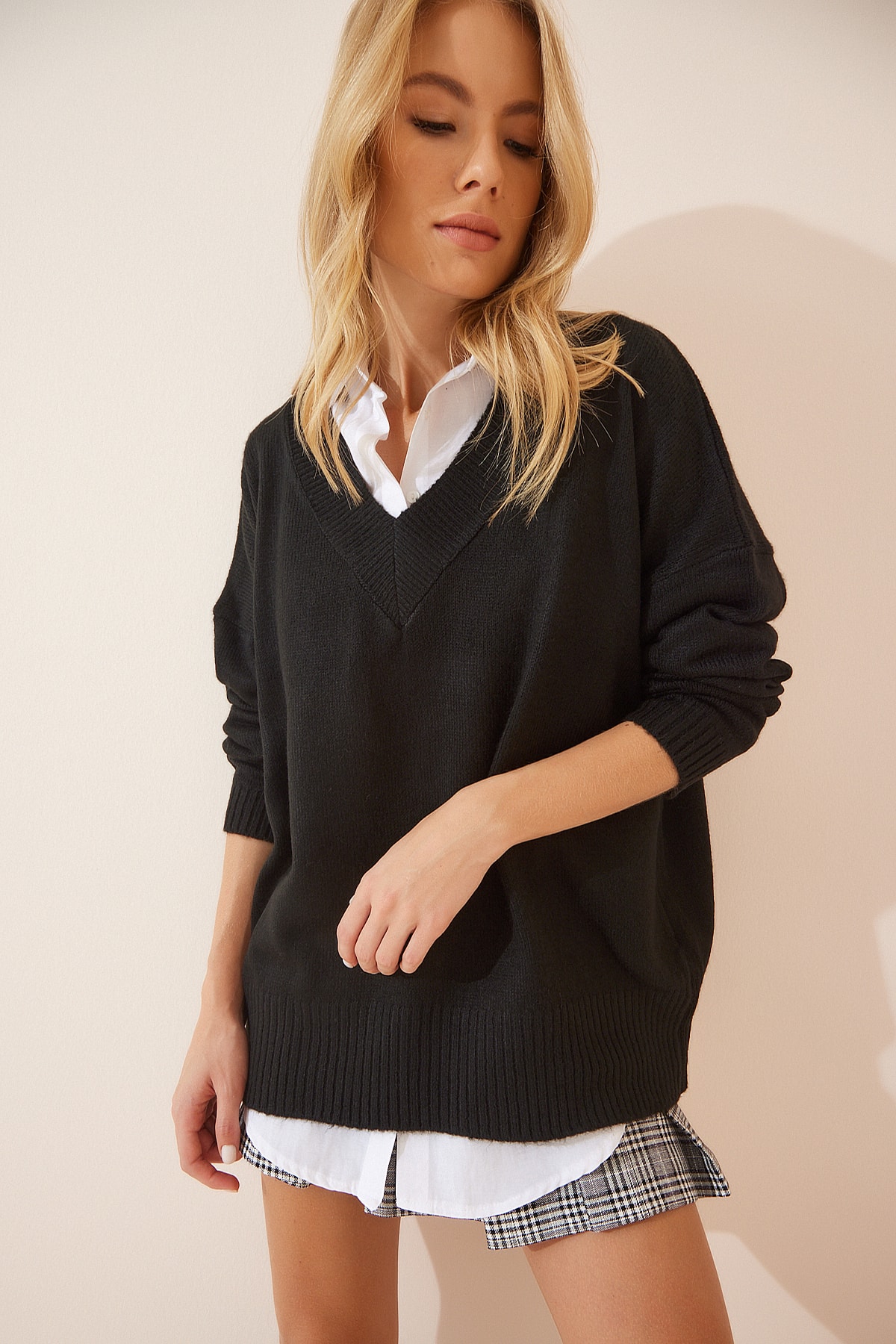 Happiness İstanbul Women's Black V-Neck Oversized Knitwear Sweater