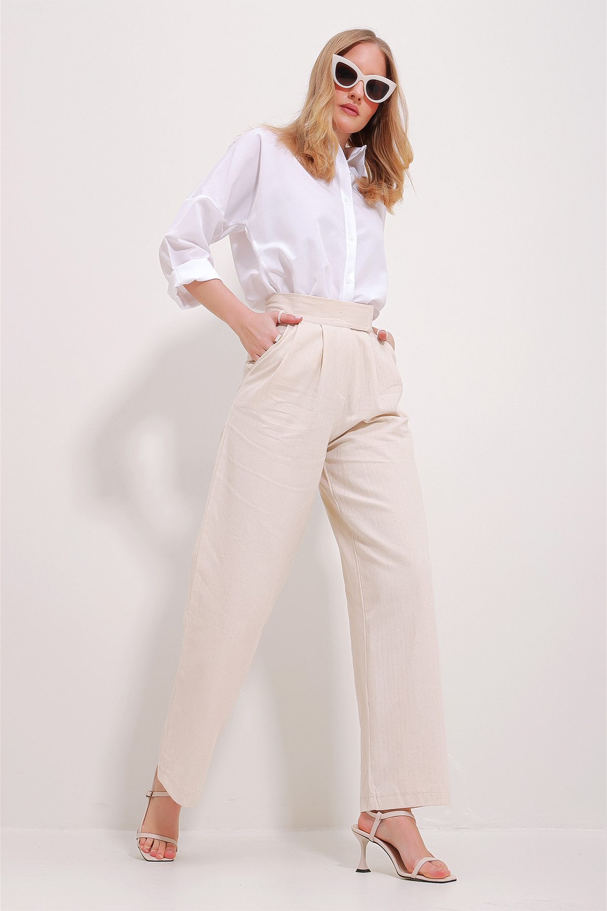 Trend Alaçatı Stili Women's Cream Waist Herringbone Trousers