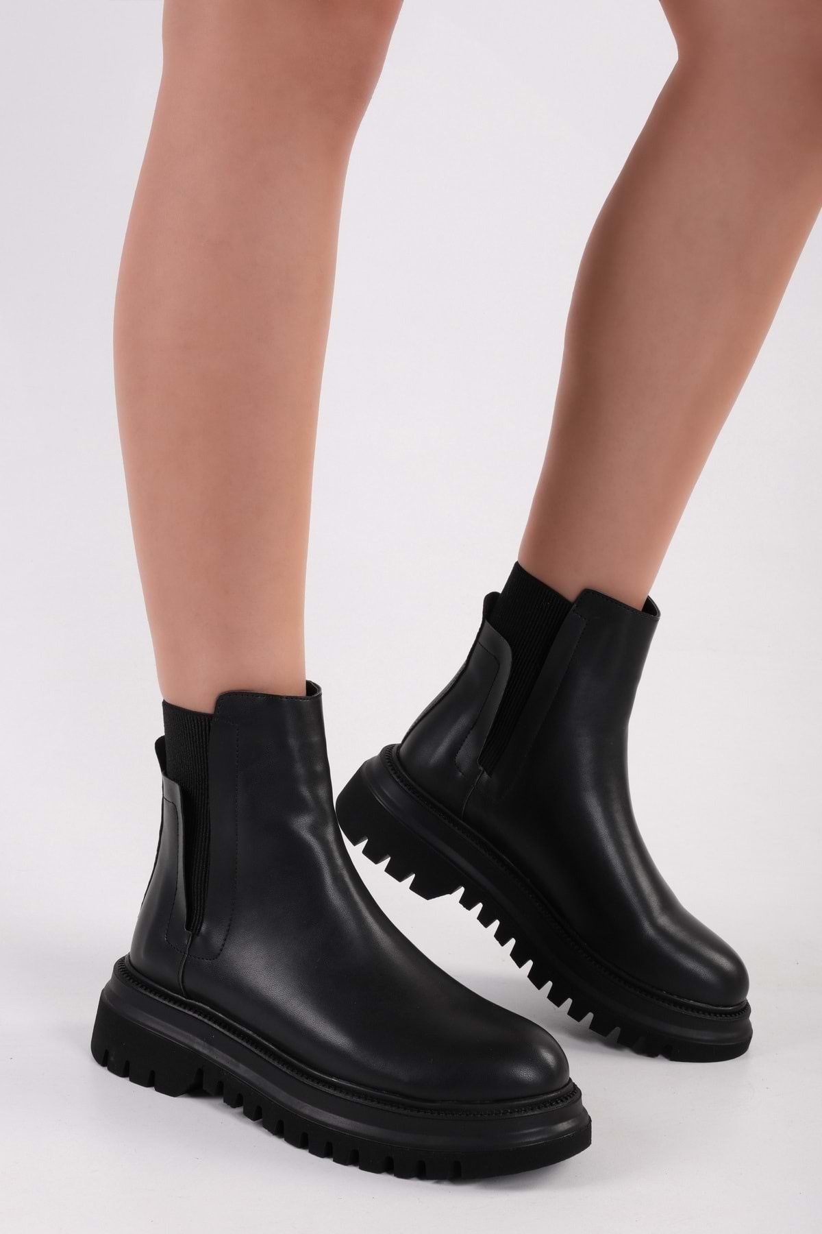 Levně Shoeberry Women's Luke Black Thick Sole Boots
