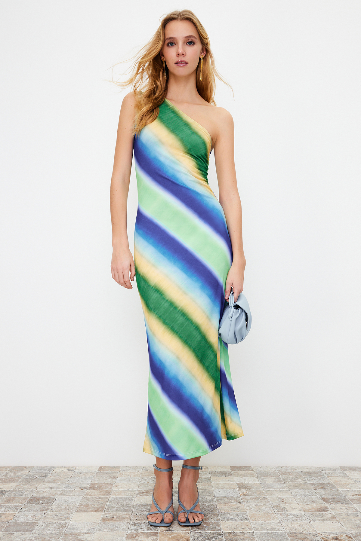 Levně Trendyol Blue Printed Fitted Asymmetrical Collar Stretchy Knitted Maxi Dress