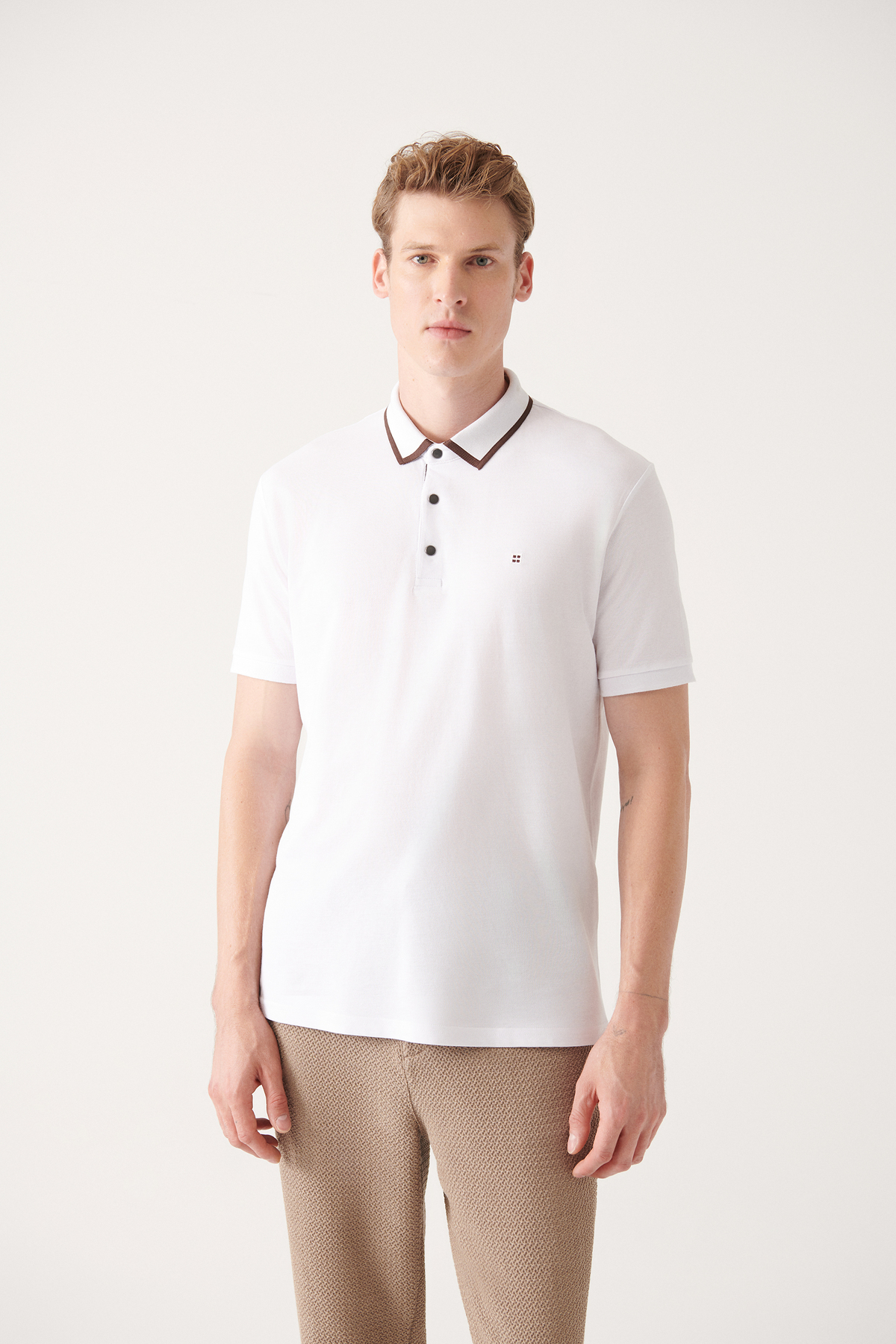 Levně Avva Men's White 100% Cotton Regular Fit Polo Neck T-shirt