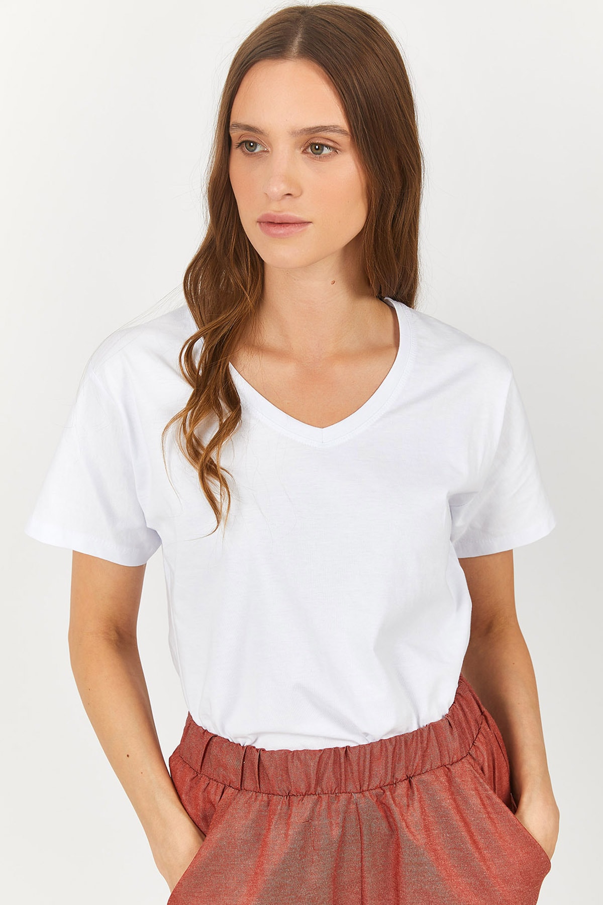 armonika Women's White V-Neck T-shirt