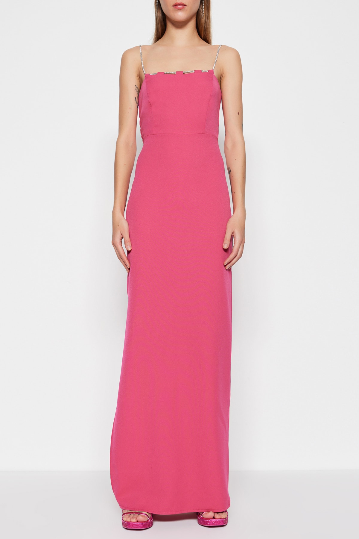 Rochie de seara Trendyol in rochie de seara fucsia captusita tesuta din pietre stralucitoare