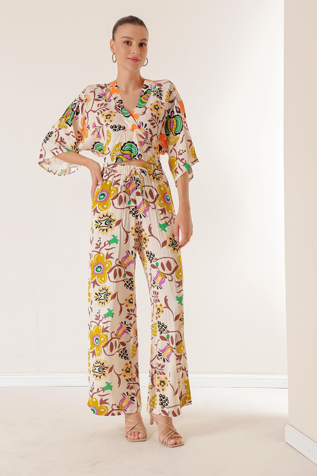 Levně By Saygı Elastic Waist, Pocket Palazzo Pants Front Back V-Neck Crop Floral Double Suit