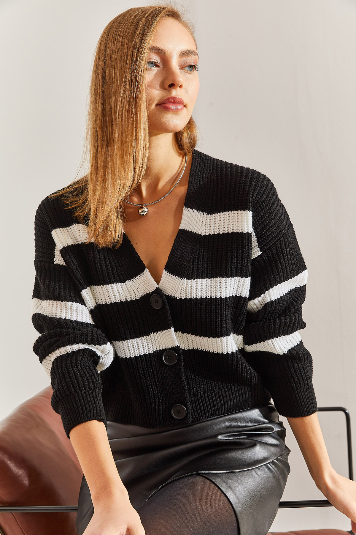 Levně Bianco Lucci Women's Three-Button Striped Knitwear Cardigan
