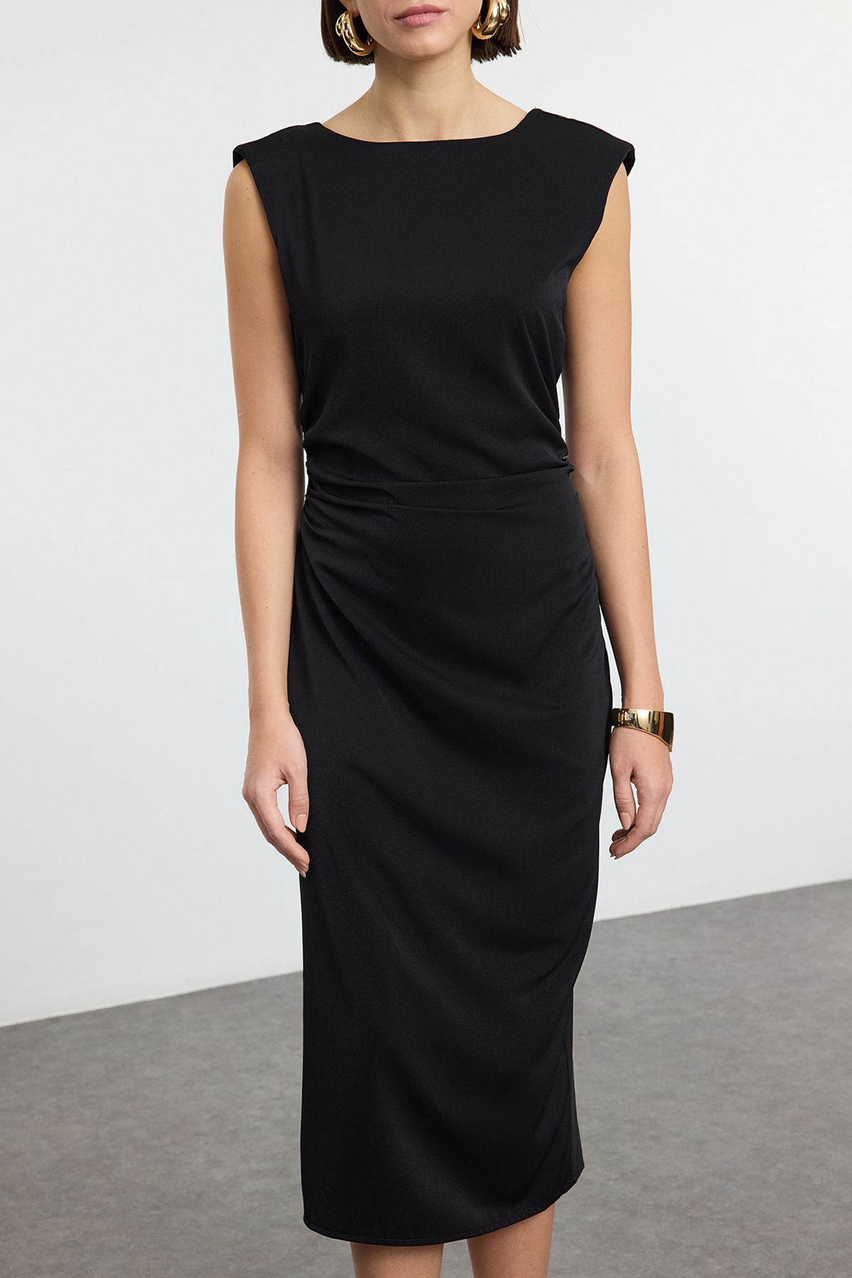 Trendyol Black Straight Cut Padded Woven Dress