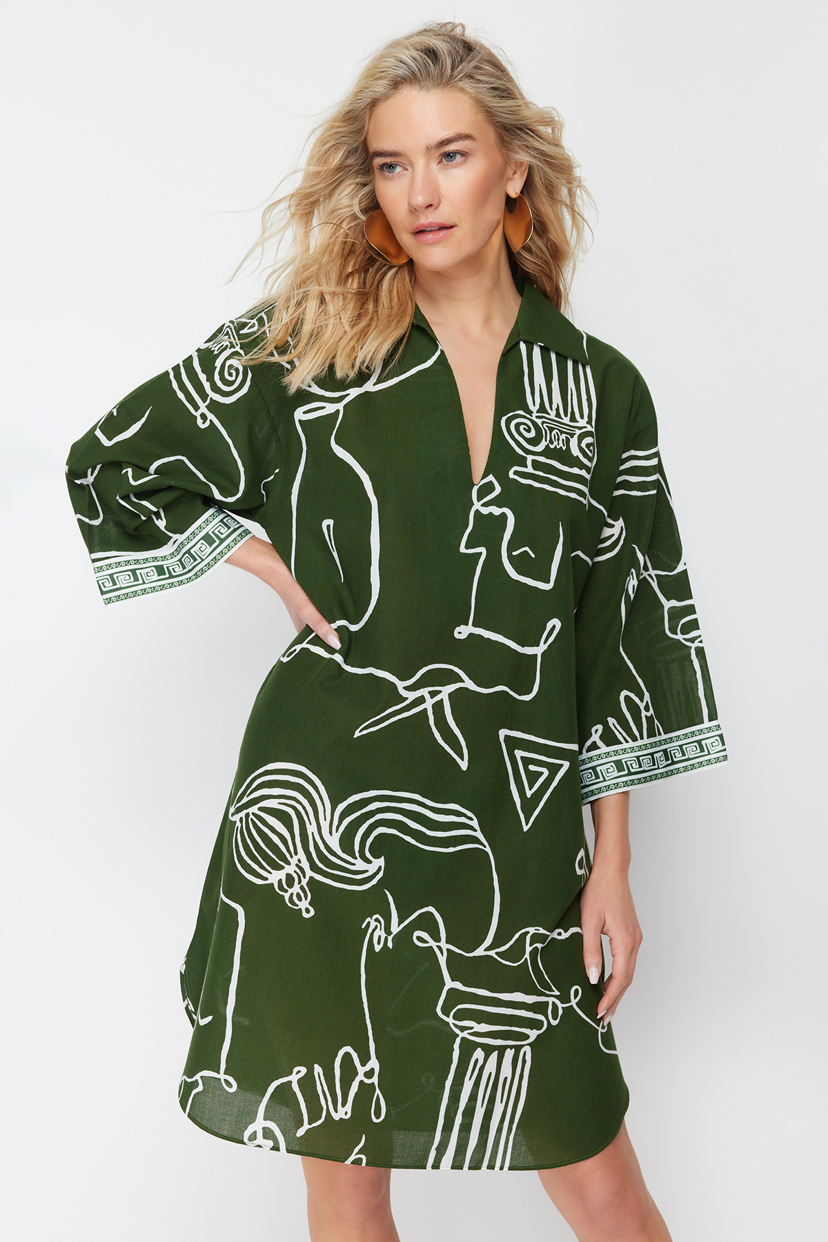 Levně Trendyol Abstract Pattern Wide Fit Midi Woven 100% Cotton Beach Dress