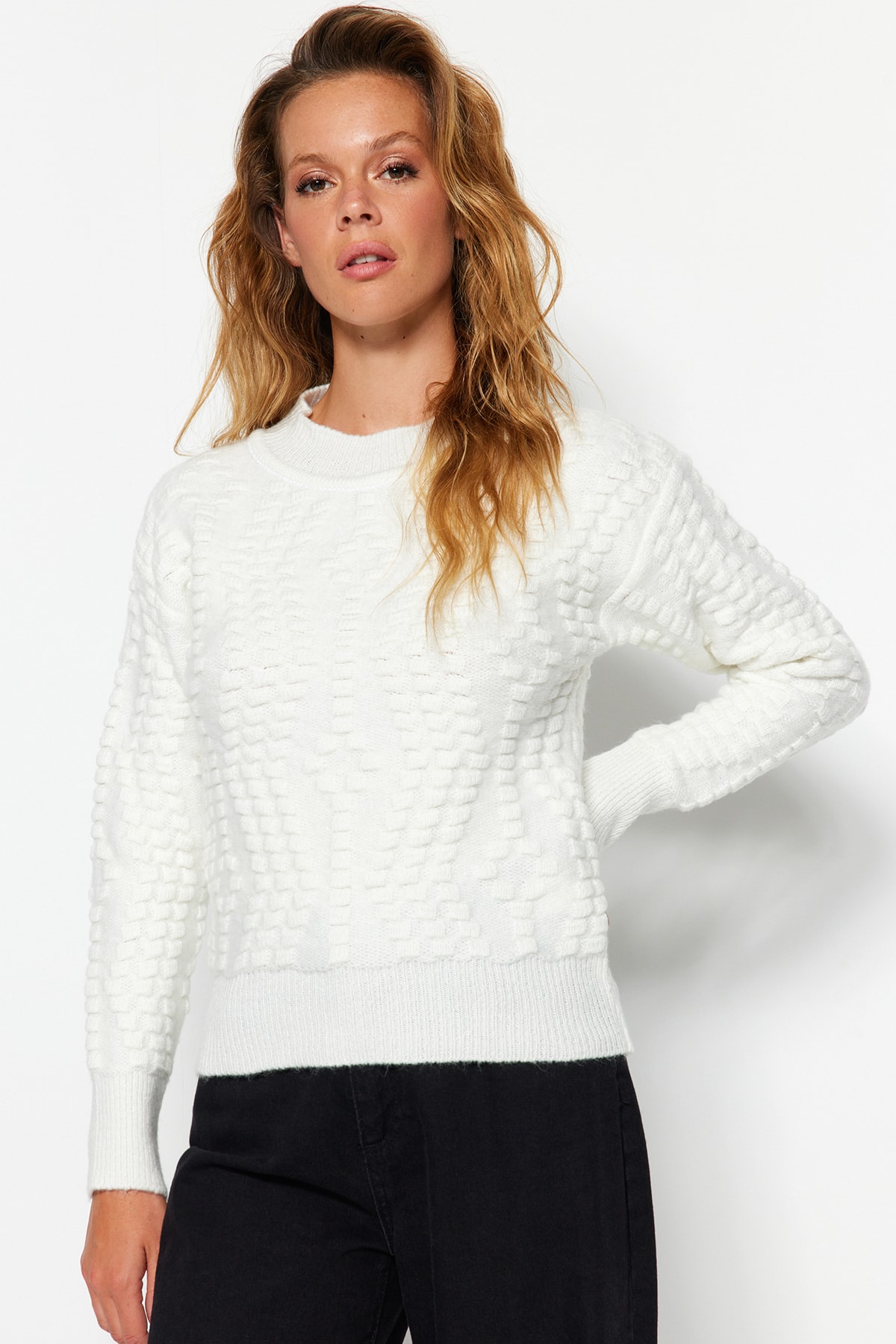Trendyol Soft Textured Ecru Crew Neck Knitwear Sweater