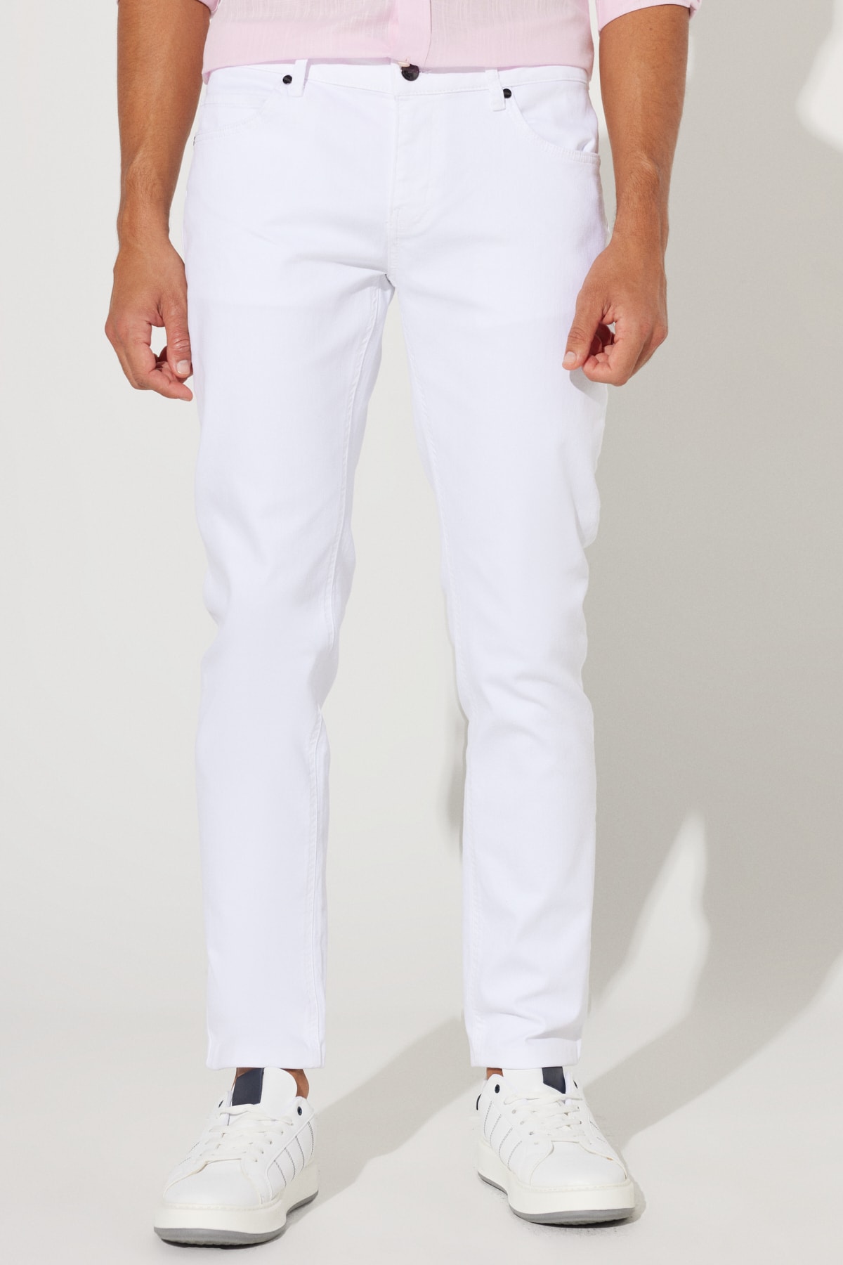 Levně AC&Co / Altınyıldız Classics Men's White 360 Degree Stretchy Slim Fit, Slim-fit Diagonal Pattern Trousers.
