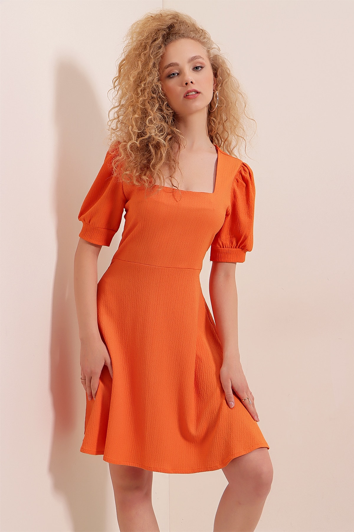 Levně Pletené šaty Bigdart 2339 Čtvercový Výstřih - Oranžové