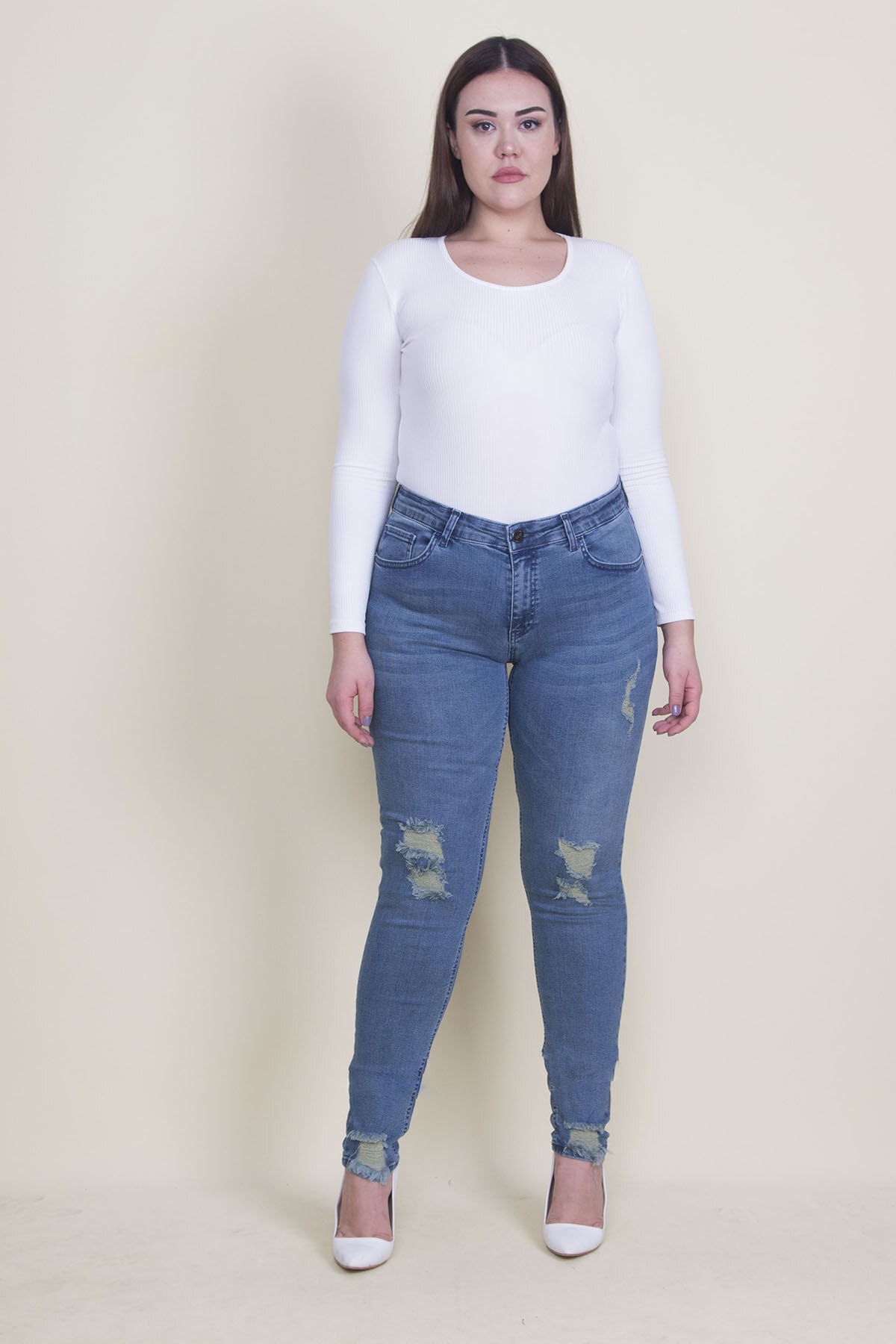 Levně Şans Women's Plus Size Blue Ripped Detailed Lycra Denim Skinny Pants