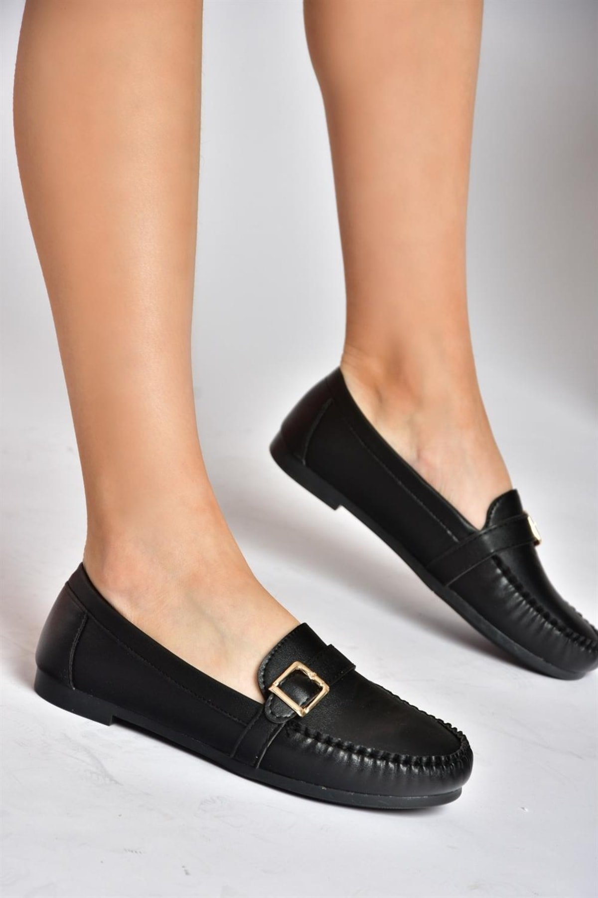 Levně Fox Shoes Black Women's Daily Flats with Buckle Detail.