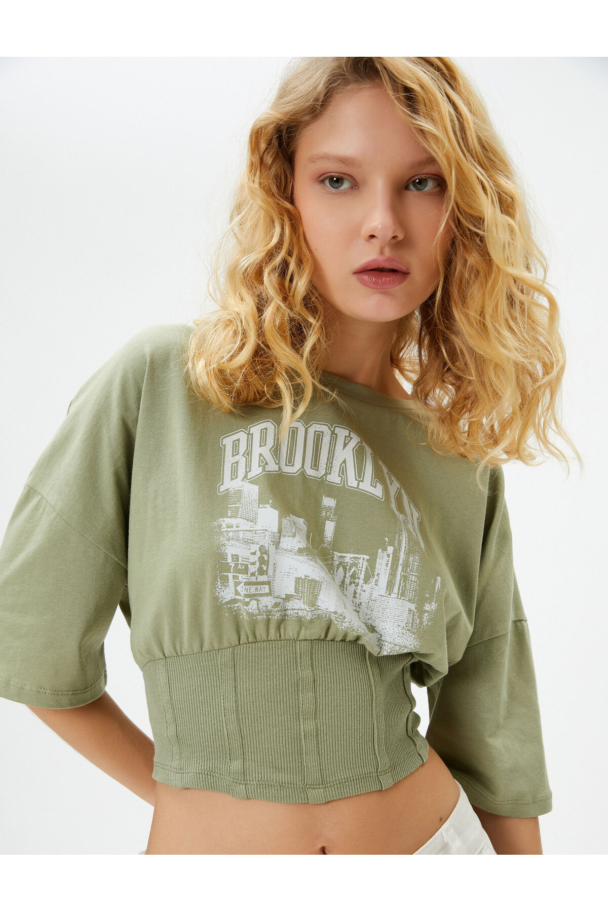 Levně Koton Bodice Detailed Crop T-Shirt Slim Fit Half Sleeve Crew Neck Printed Cotton