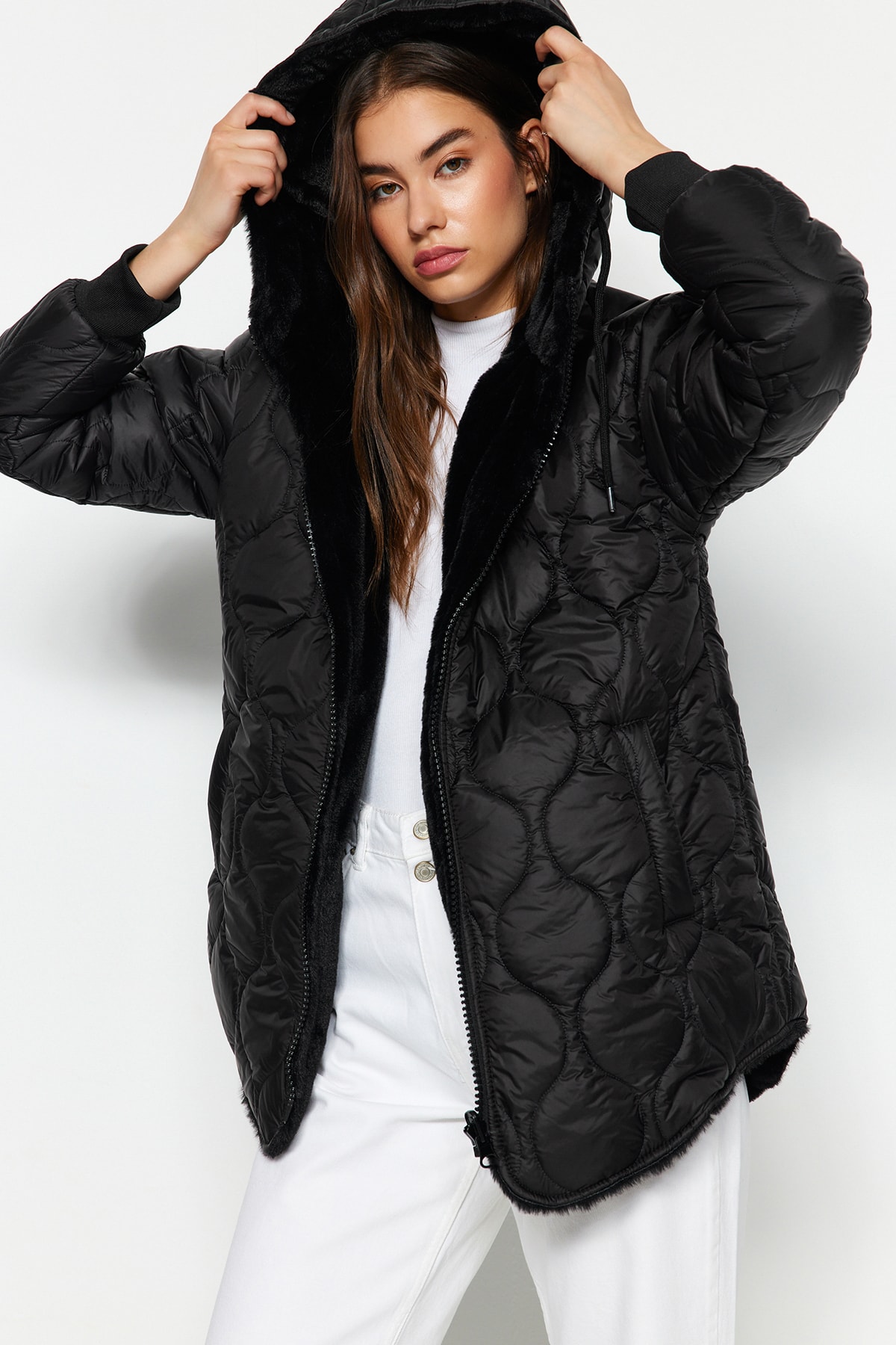 Levně Trendyol černý oboustranný nositelný nositelný plyšový nafukovací kabát s kapucí