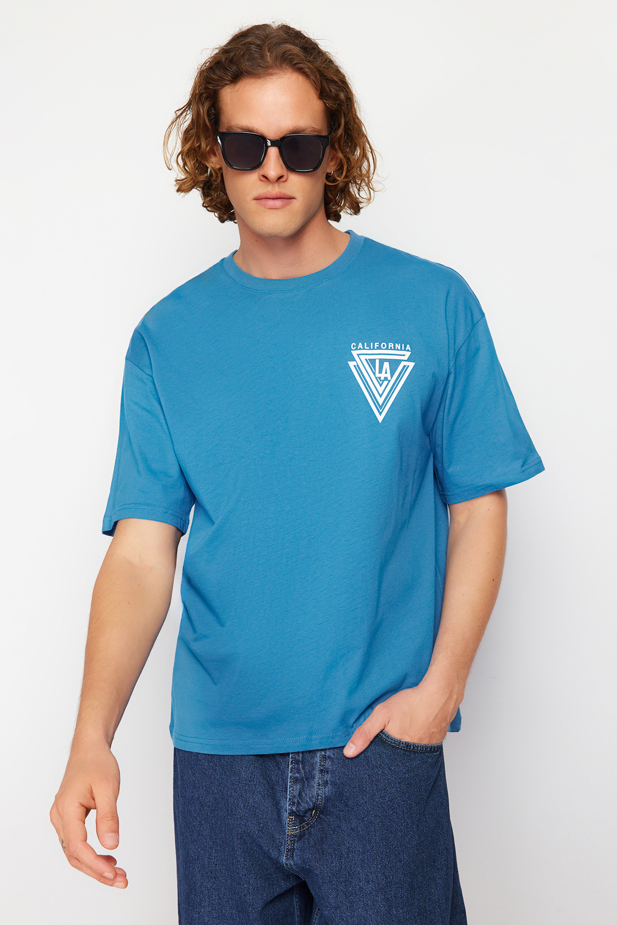 Levně Trendyol Blue Oversize/Wide-Fit Crew Neck City Printed 100% Cotton T-Shir