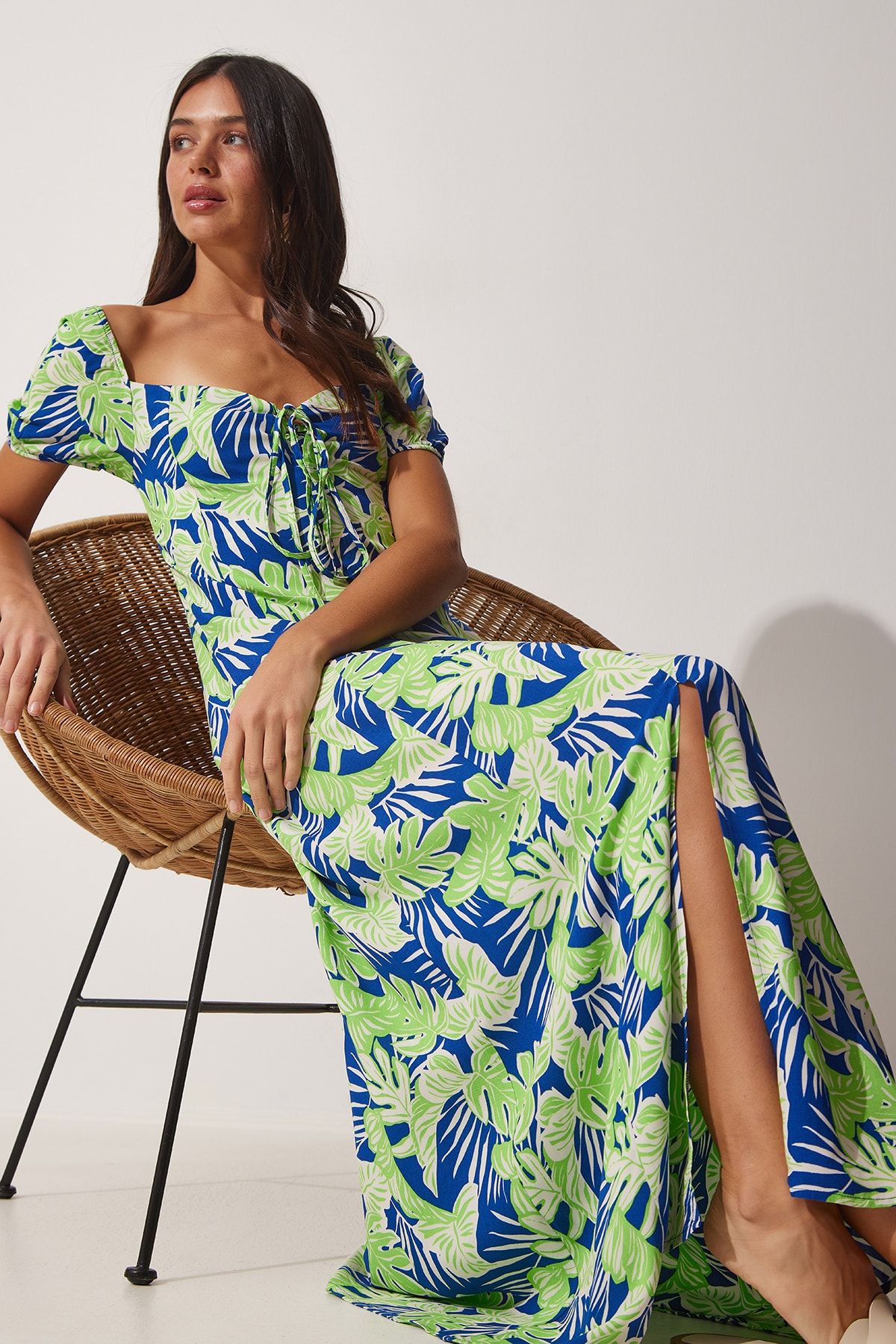 Happiness İstanbul Women's Navy Blue Green Floral Vâscoză Rochie de vară