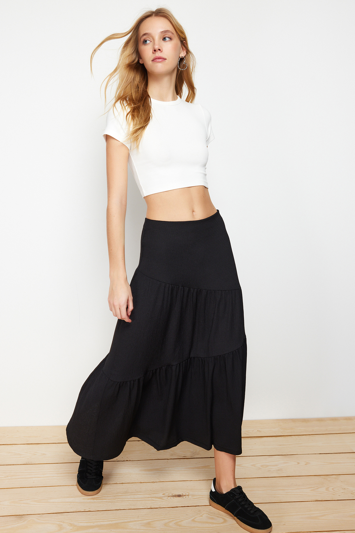 Levně Trendyol Black Wrapped Maxi Pleated Stretchy Knitted Skirt