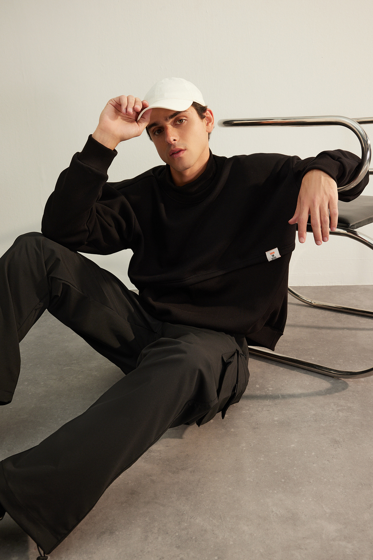 Levně Trendyol Limited Edition Black Oversize/Wide-Fit Labeled Fleece Long Sleeve Sweatshirt