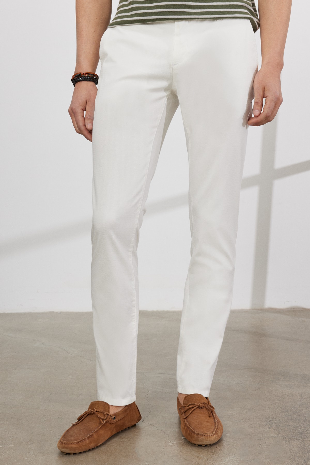 AC&Co / Altınyıldız Classics Men's White Slim Fit Slim Fit Flexible Chino Pants with Side Pockets.