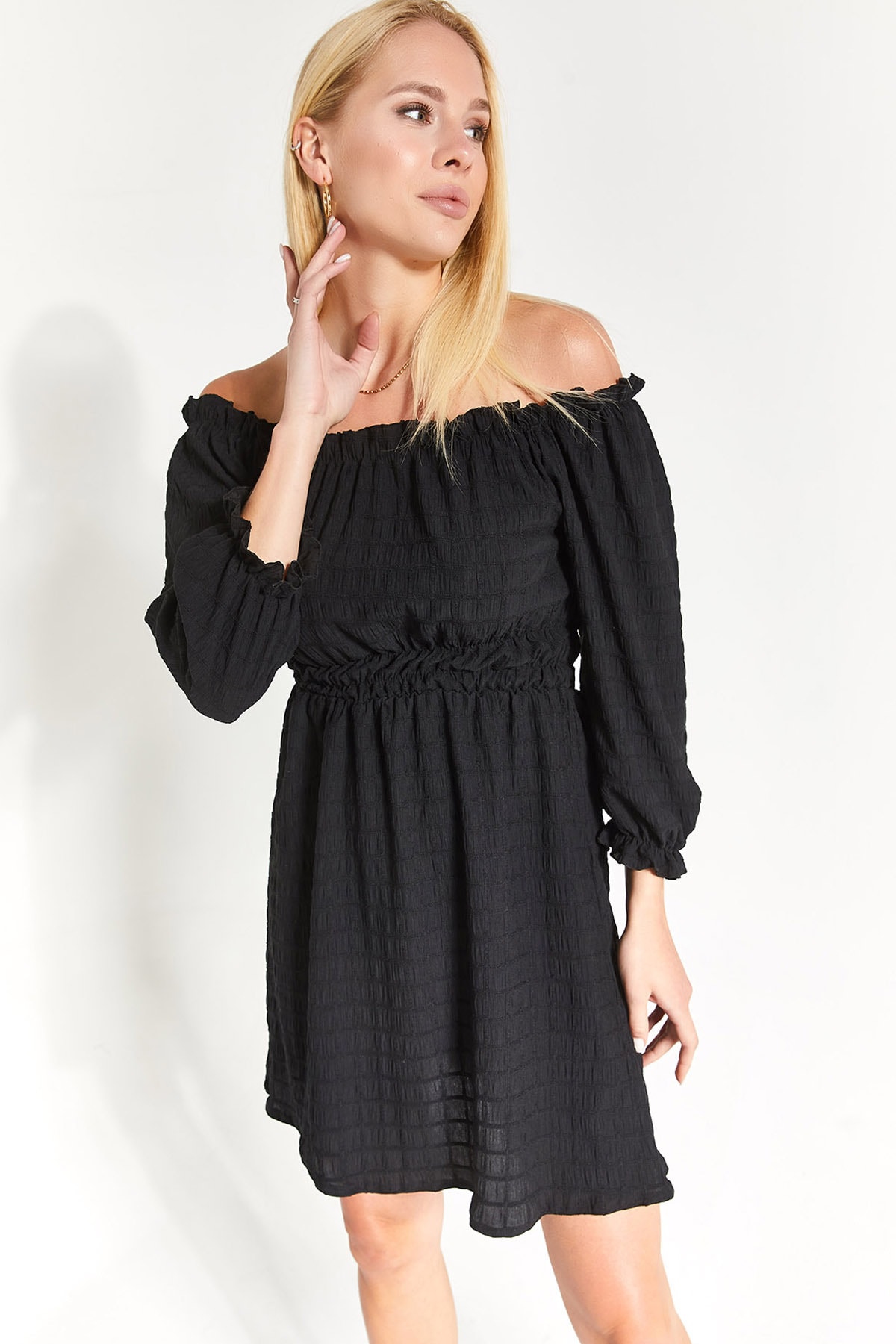 Levně armonika Women's Black Madonna Collar Elastic Waist Crepe Dress