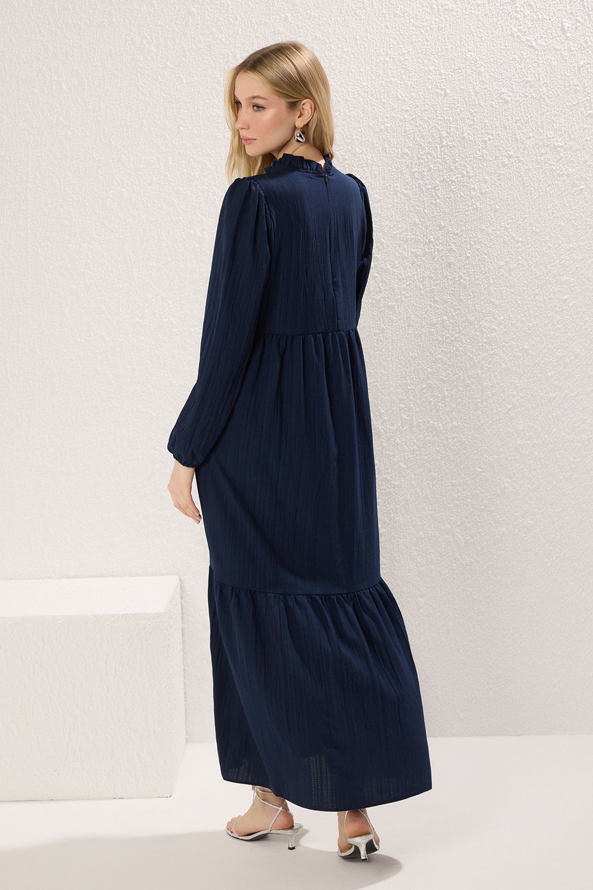 Trendyol bleumarin stand-up guler crinkle wide fit rochie țesută