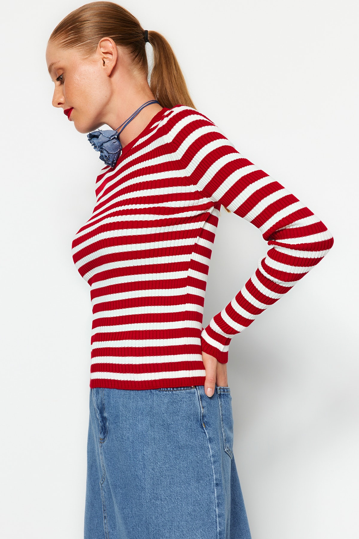 Levně Trendyol Dark Red Basic Striped Knitwear Sweater
