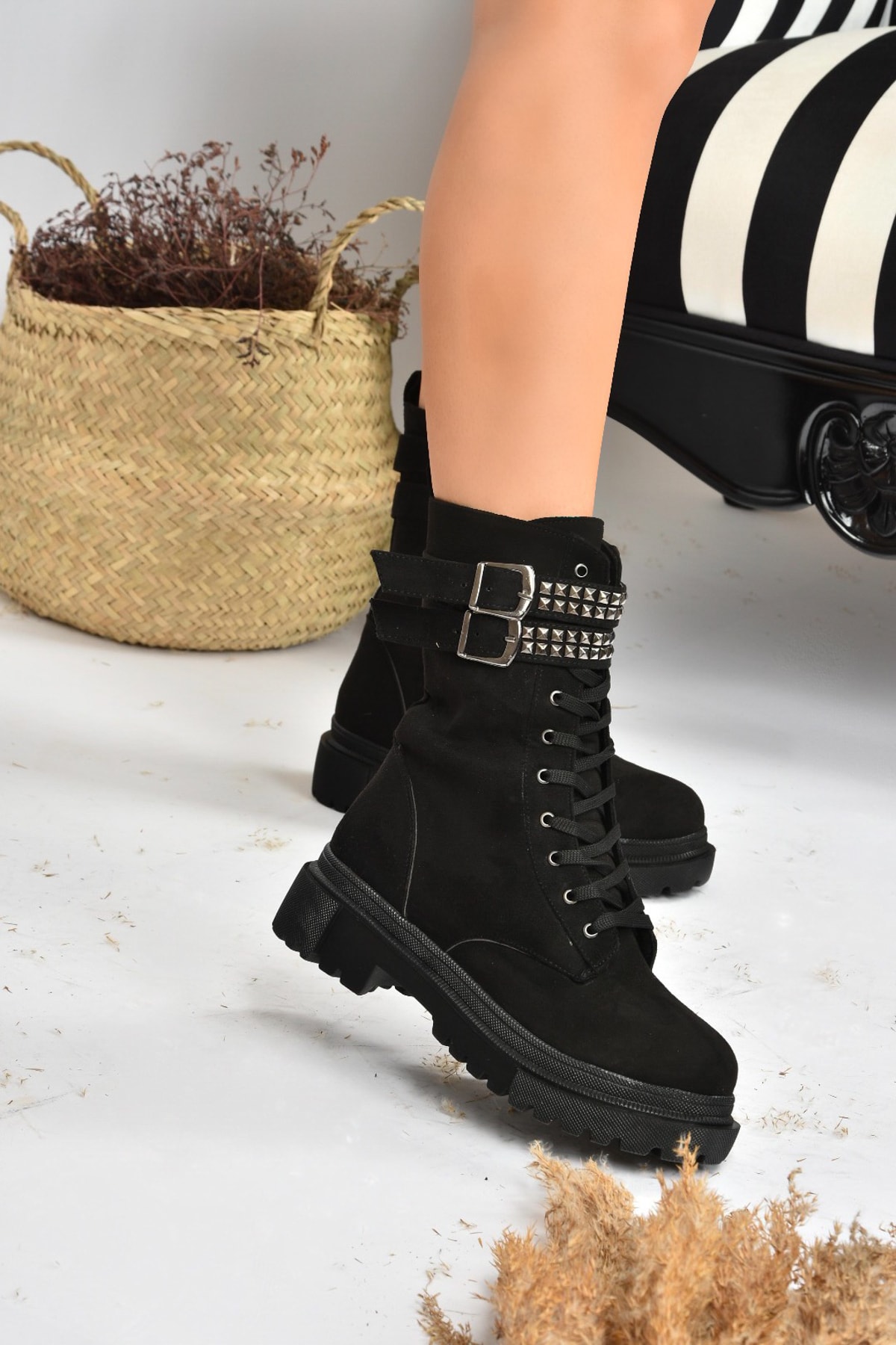 Levně Fox Shoes Black Suede Women's Boots With Staples