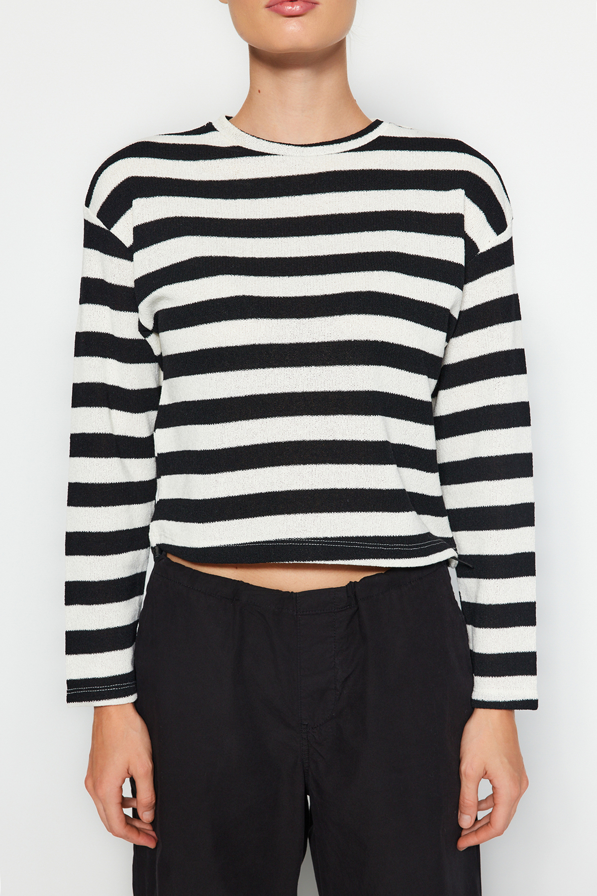 Trendyol Black Striped Sweater Look Crewneck Crop Bluza