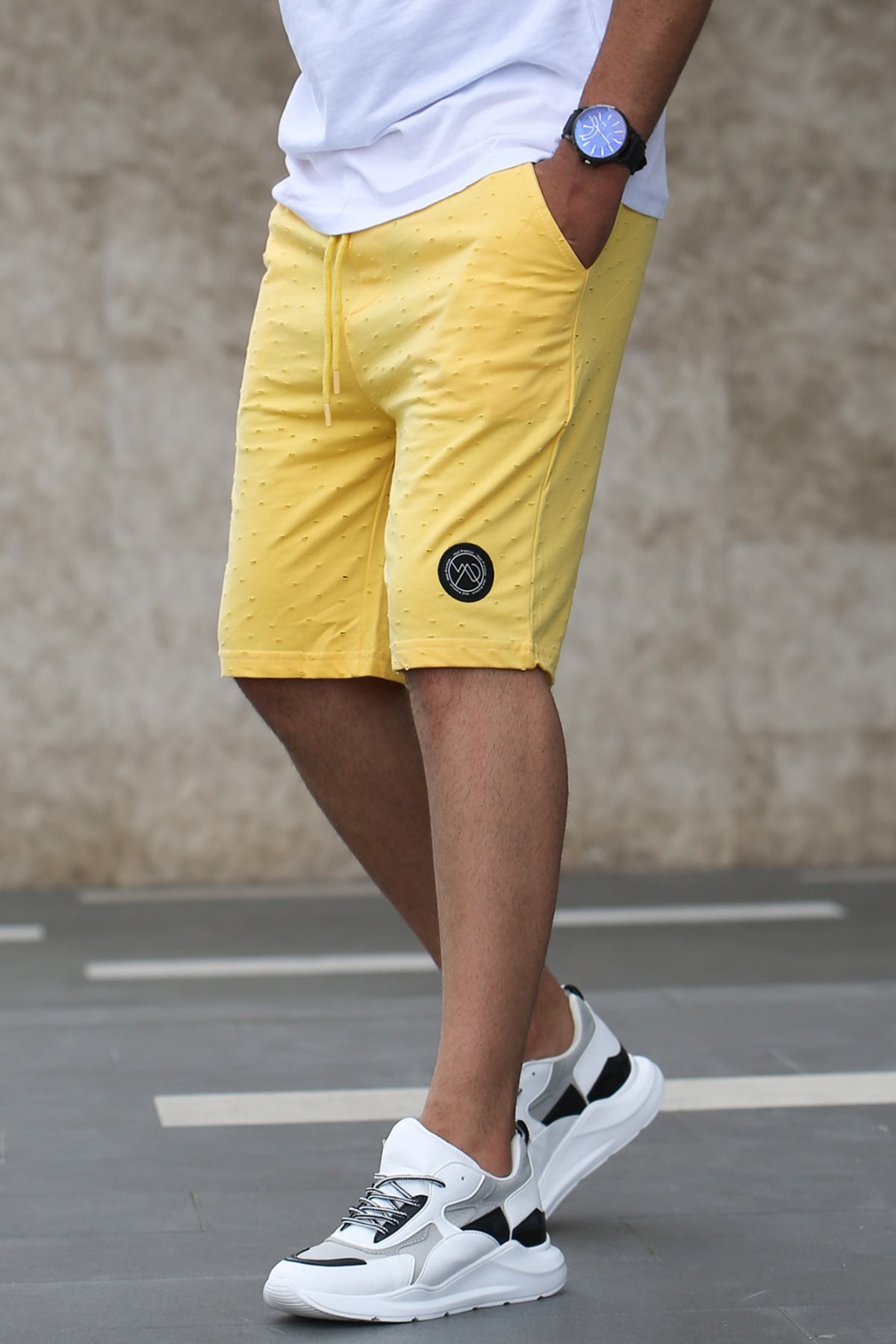 Levně Madmext Ripped Detailed Yellow Casual Shorts 2923