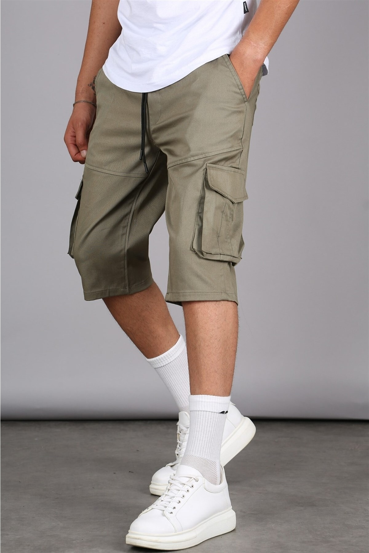 Levně Madmext Khaki Basic Cargo Pocket Men's Capri Shorts 5473