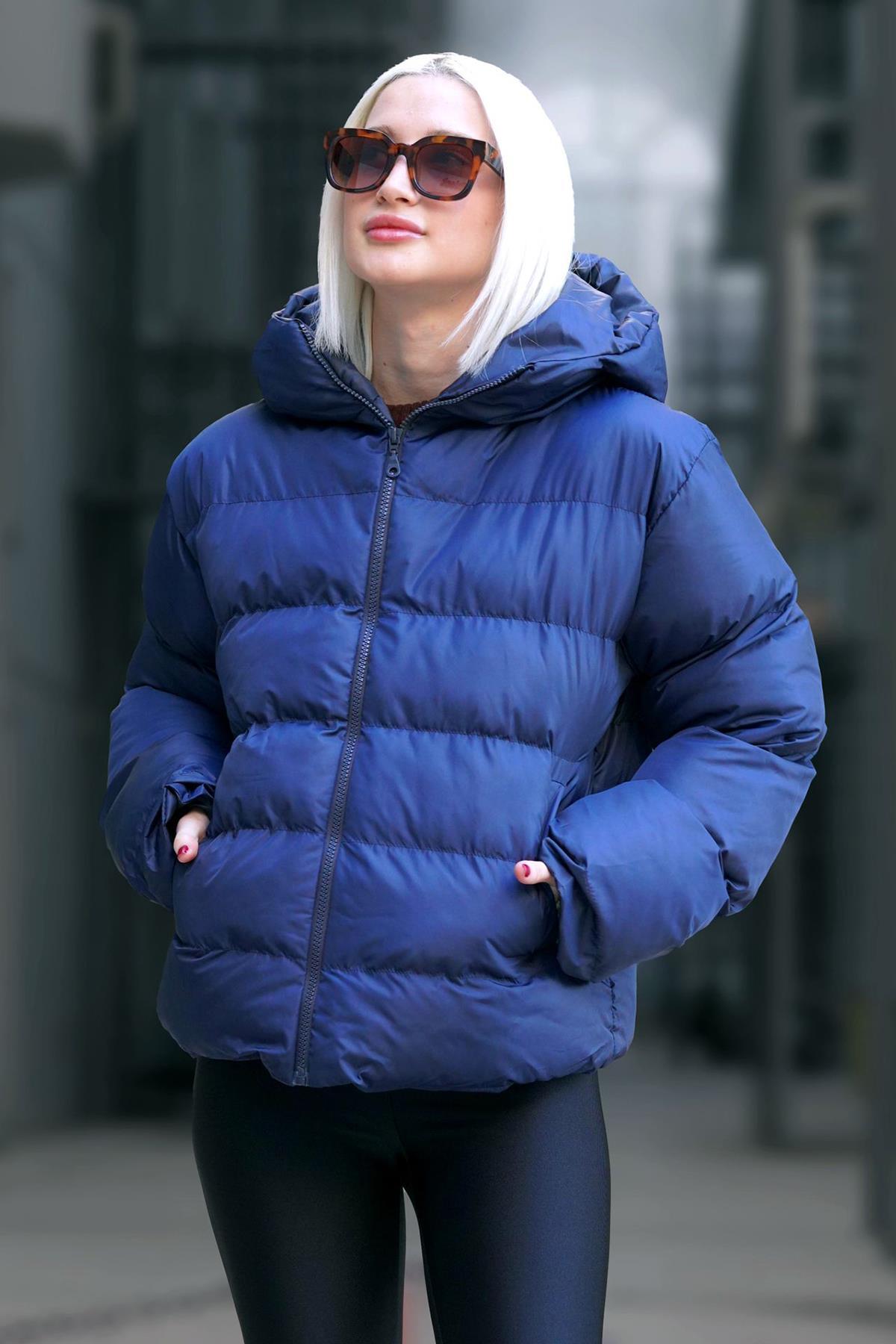 Levně Madmext Women's Navy Blue Hooded Puffer Coat