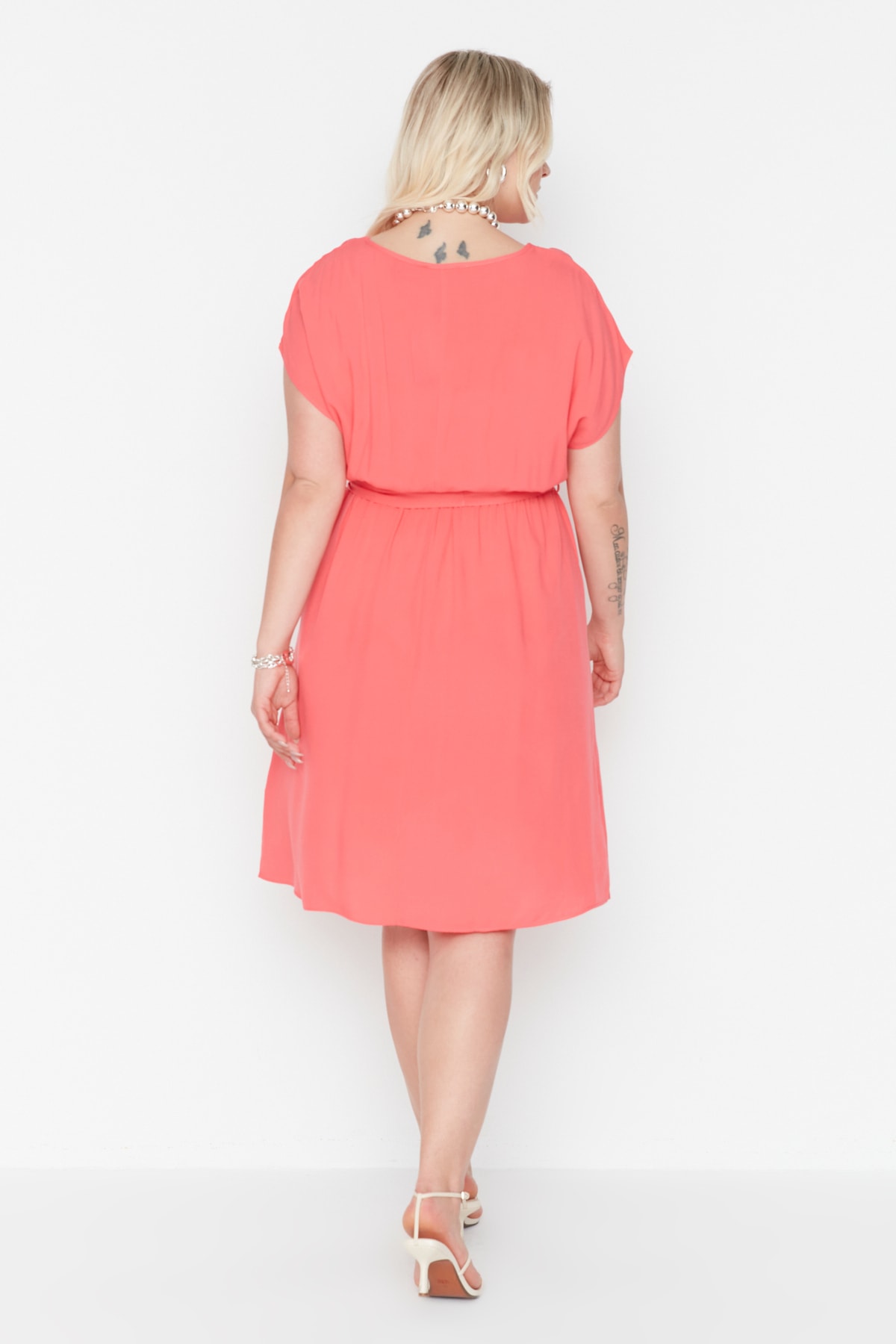 Rochie țesută din vâscoză roz Trendyol cu detalii din dantelă