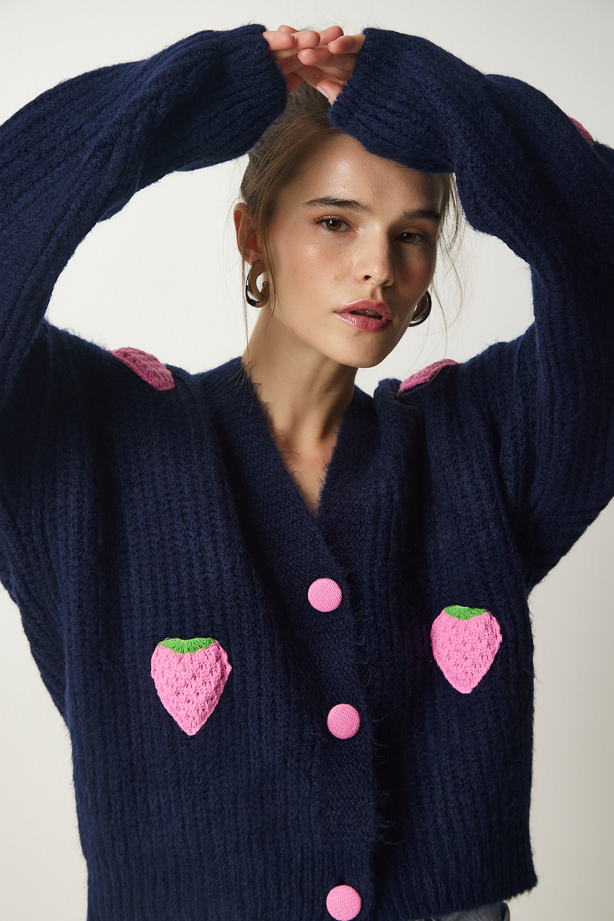 Levně Happiness İstanbul Women's Navy Blue Strawberry Motif Oversize Knitwear Cardigan