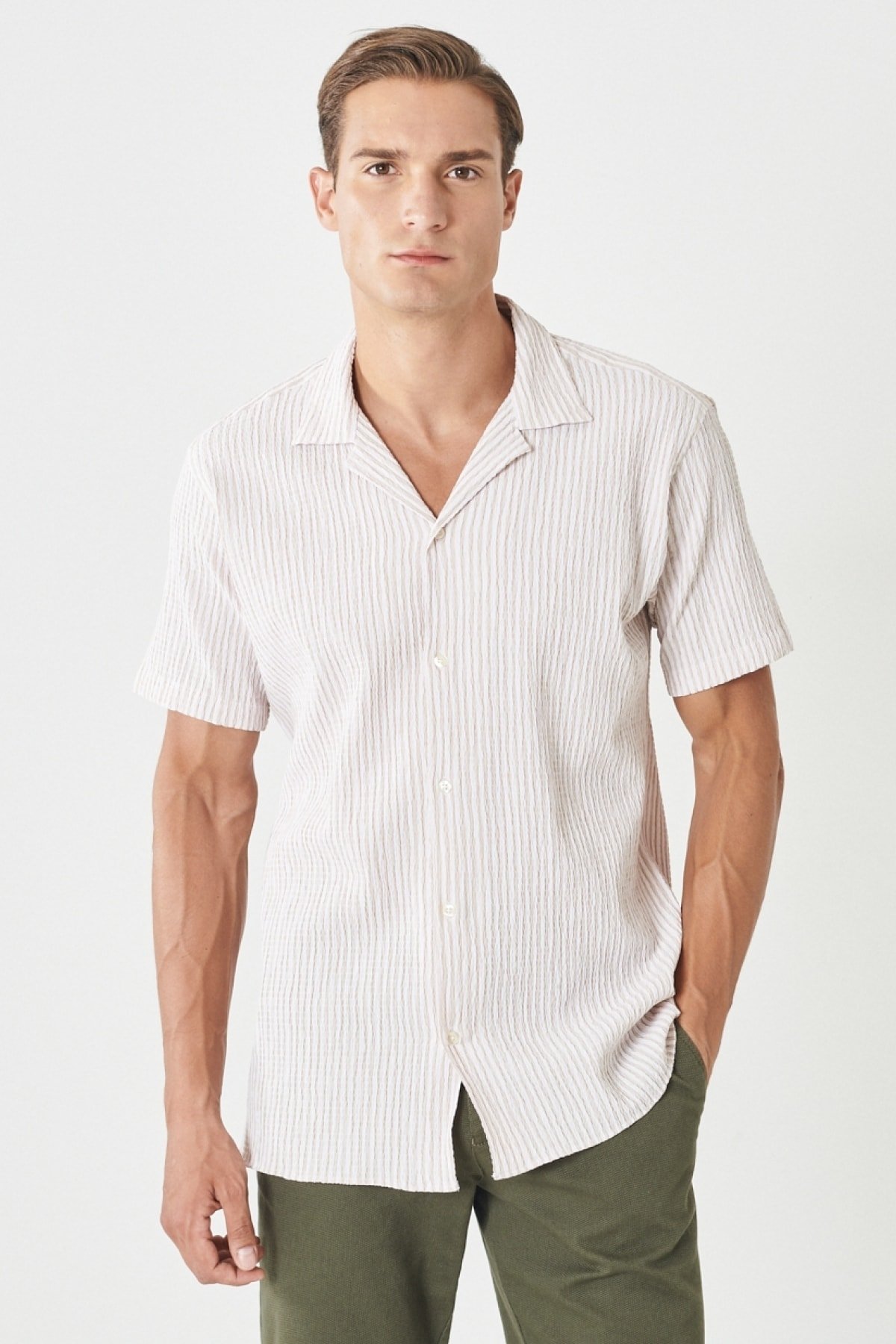 AC&Co / Altınyıldız Classics Men's White-beige Comfort Fit Relaxed Cut Mono Collar Seersucker Striped Shirt