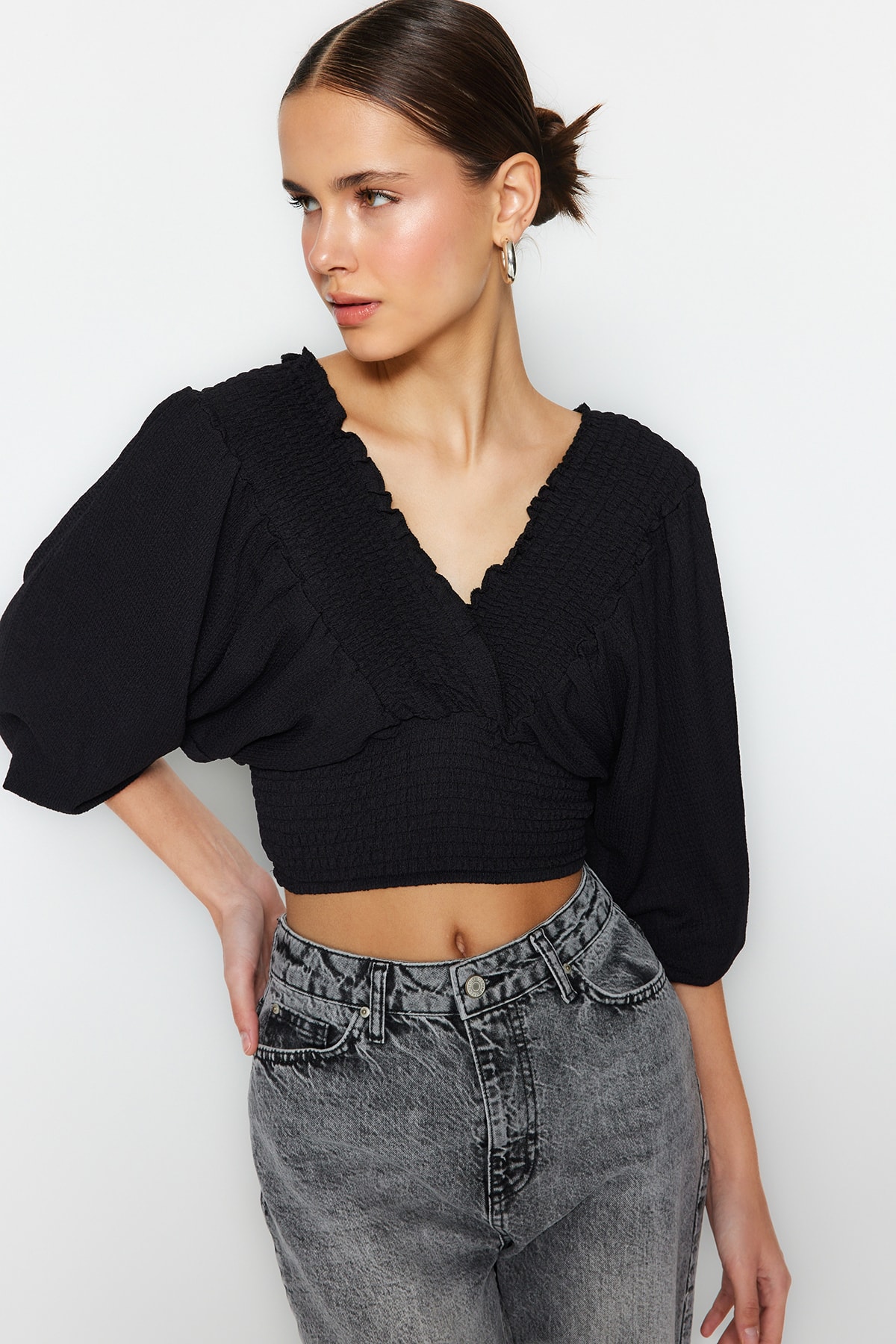 Trendyol Black Gippe Balloon Sleeve V-Neck Crop Stretchy Knitted Blouse