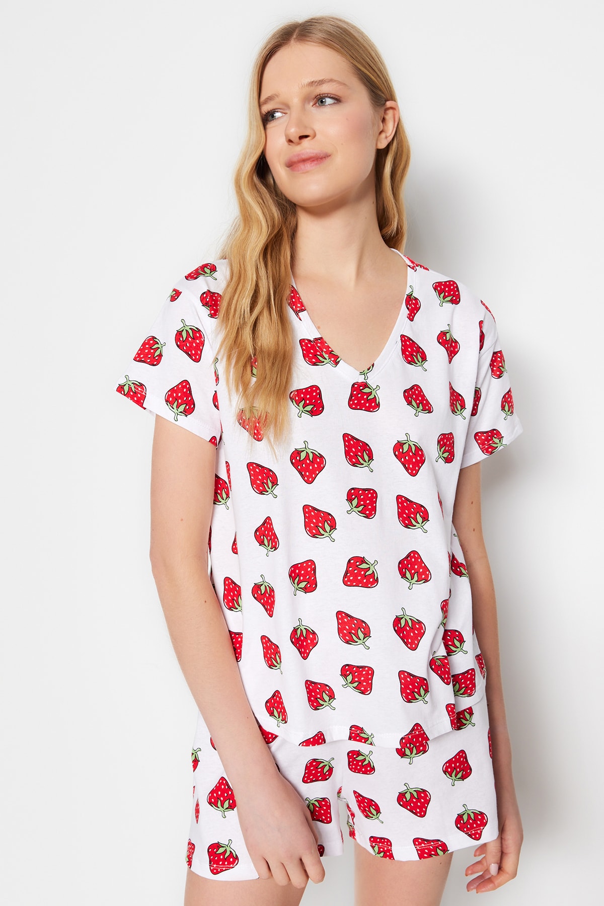 Levně Trendyol White 100% Cotton Strawberry Patterned T-shirt-Shorts Knitted Pajamas Set