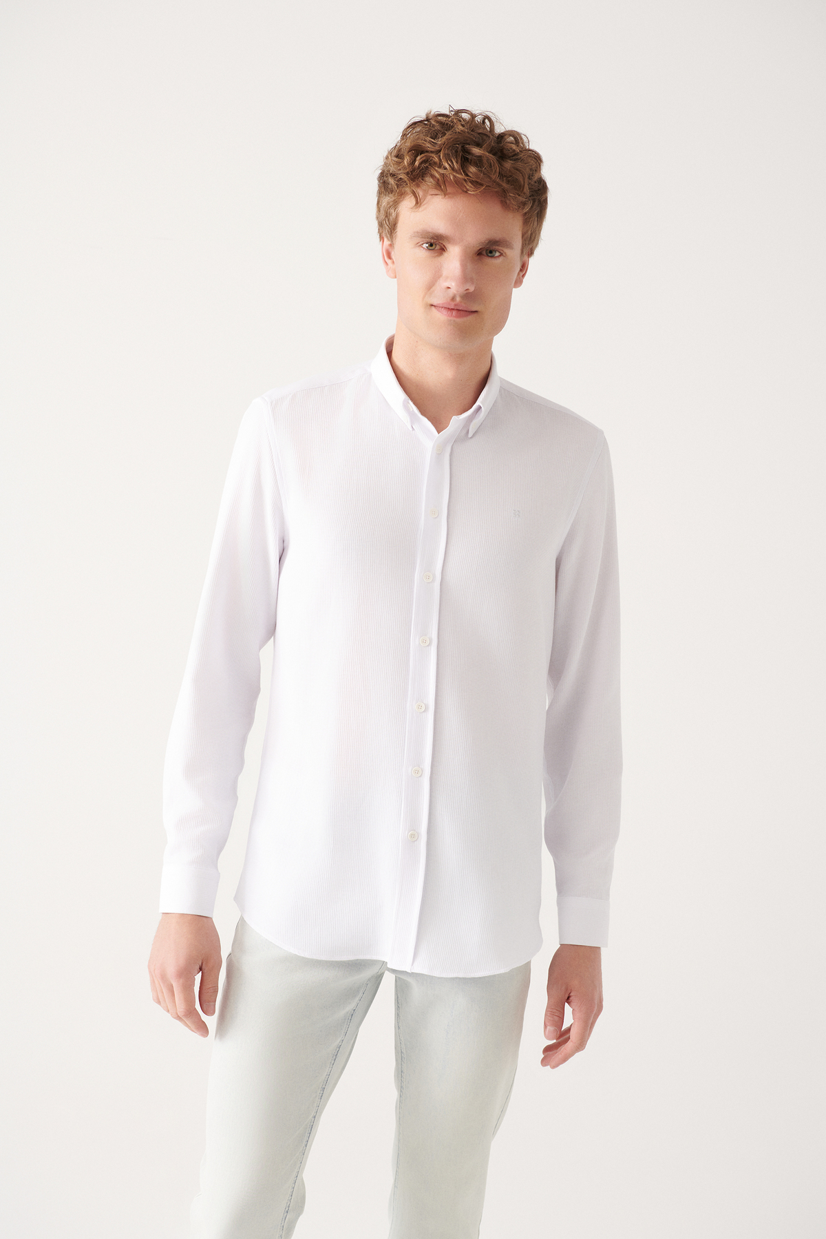 Levně Avva Men's White Button Collar Textured Cotton Slim Fit Slim Fit Shirt