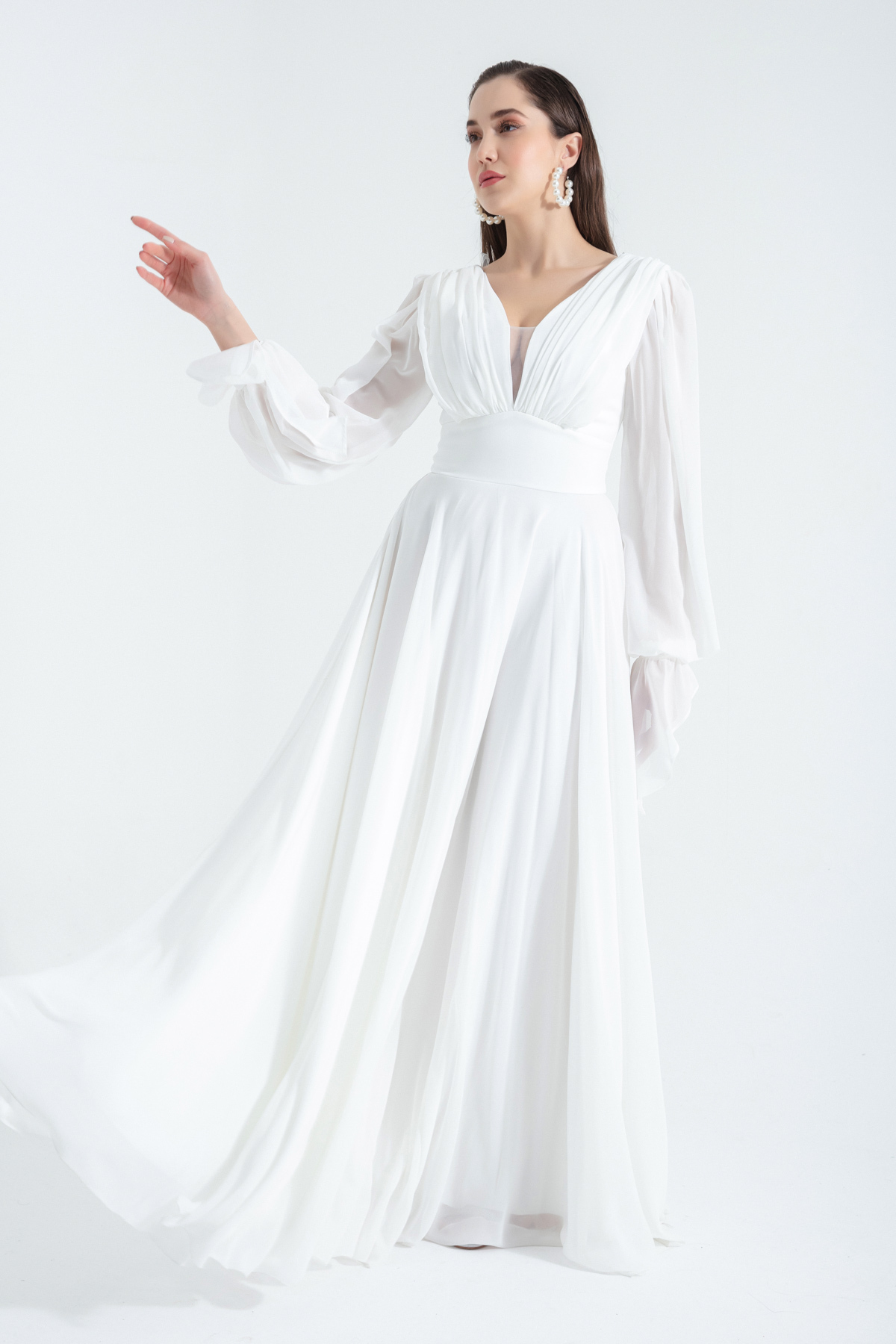 Levně Lafaba Women's White V-Neck Long Chiffon Evening Dress